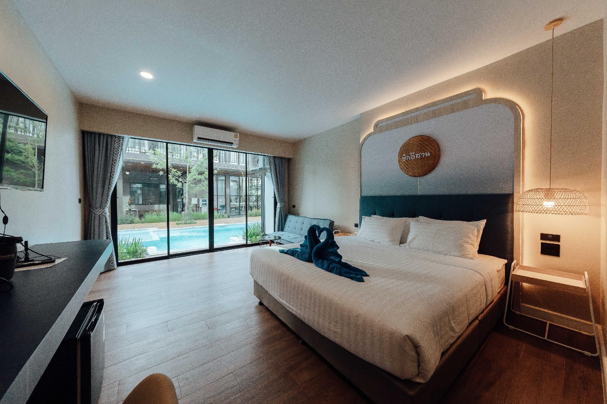 Deluxe Pool View King Room for 2 People