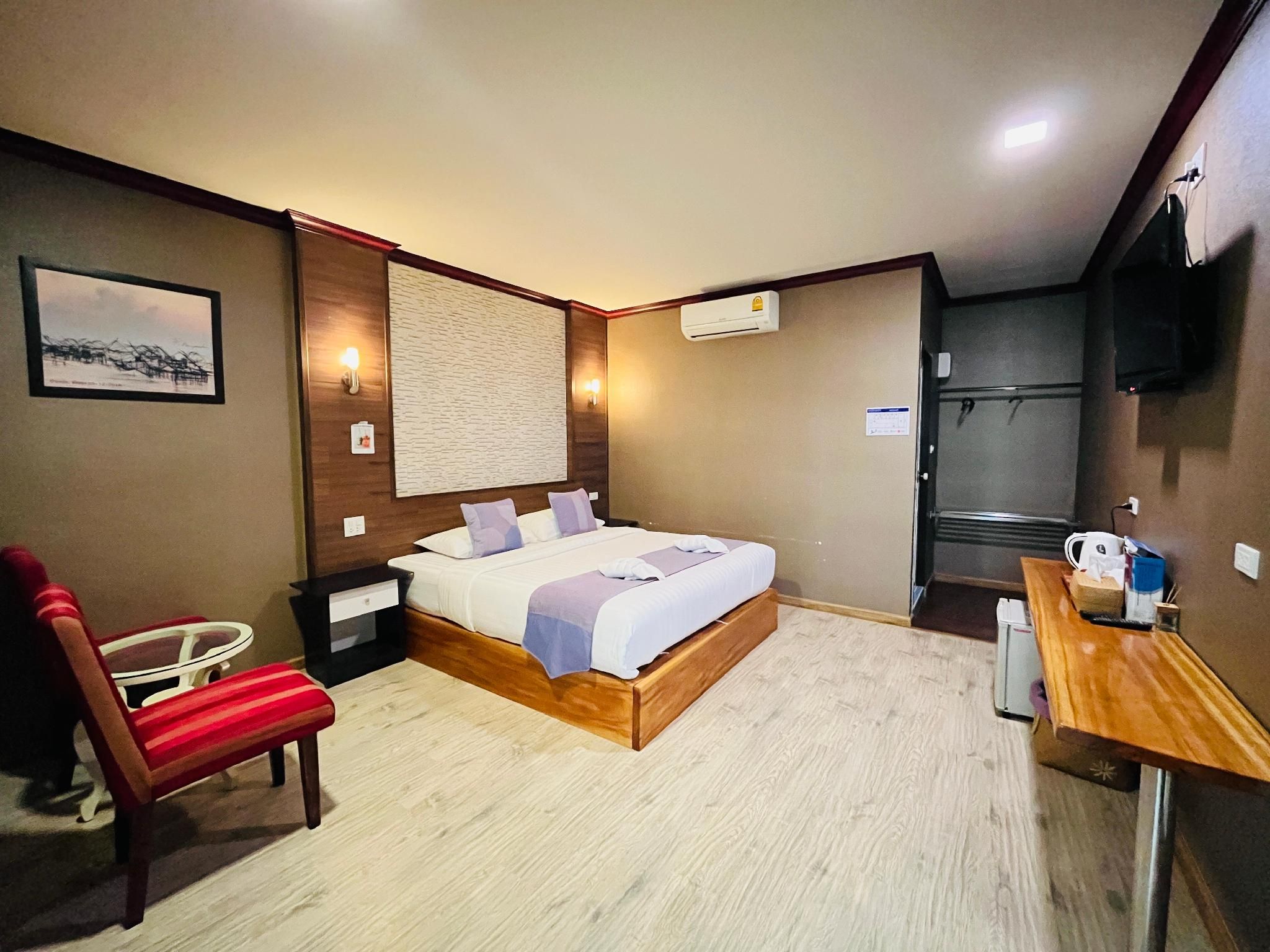 Le Noi Buri Deluxe Room 2