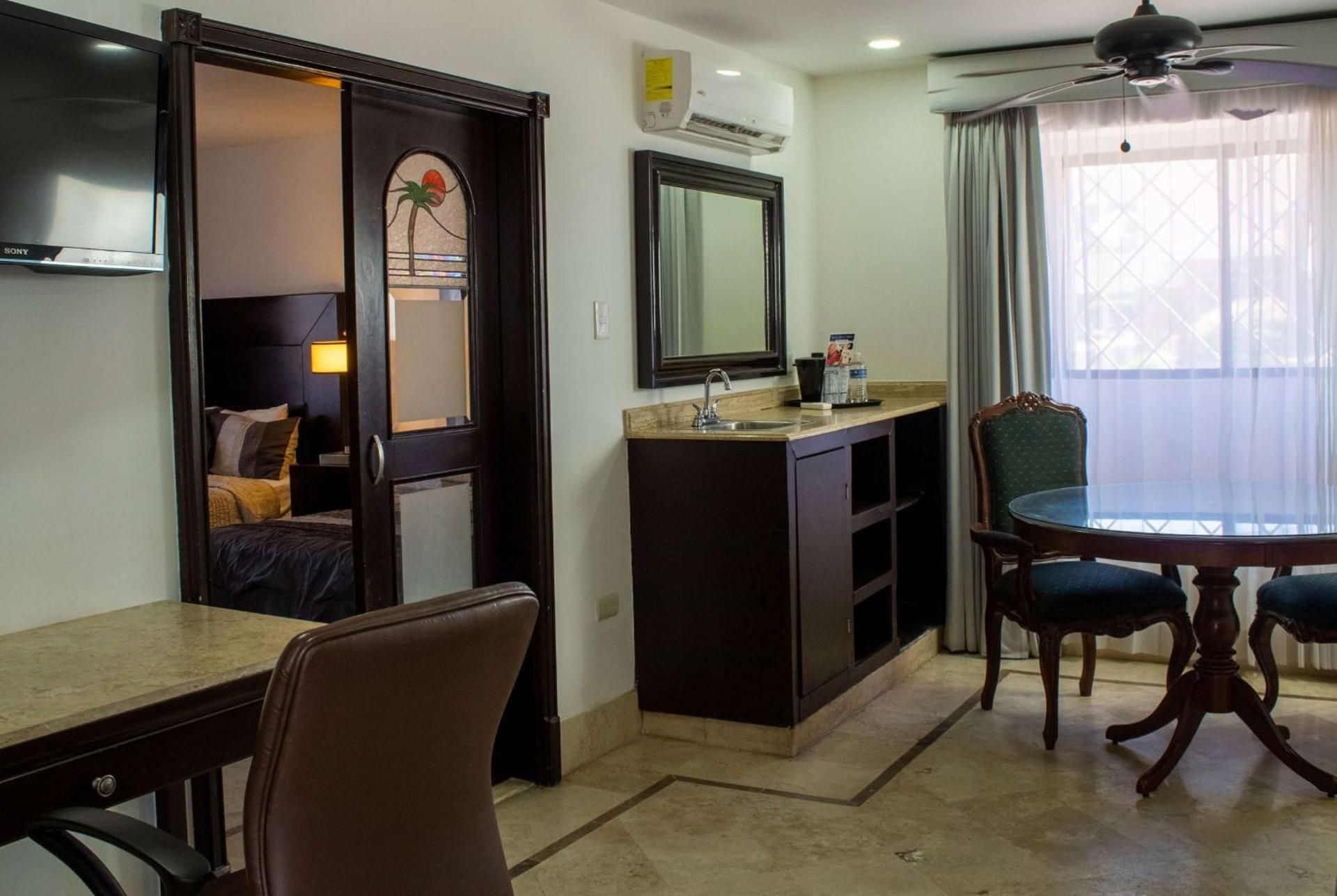 2 Queen Beds, Suite, Non-Smoking