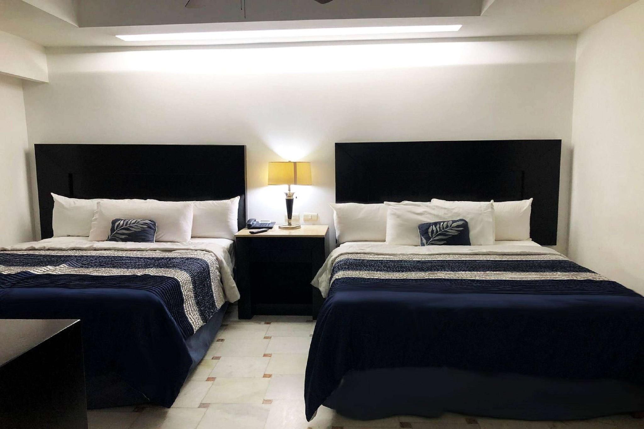2 Queen Beds, Suite, Non-Smoking