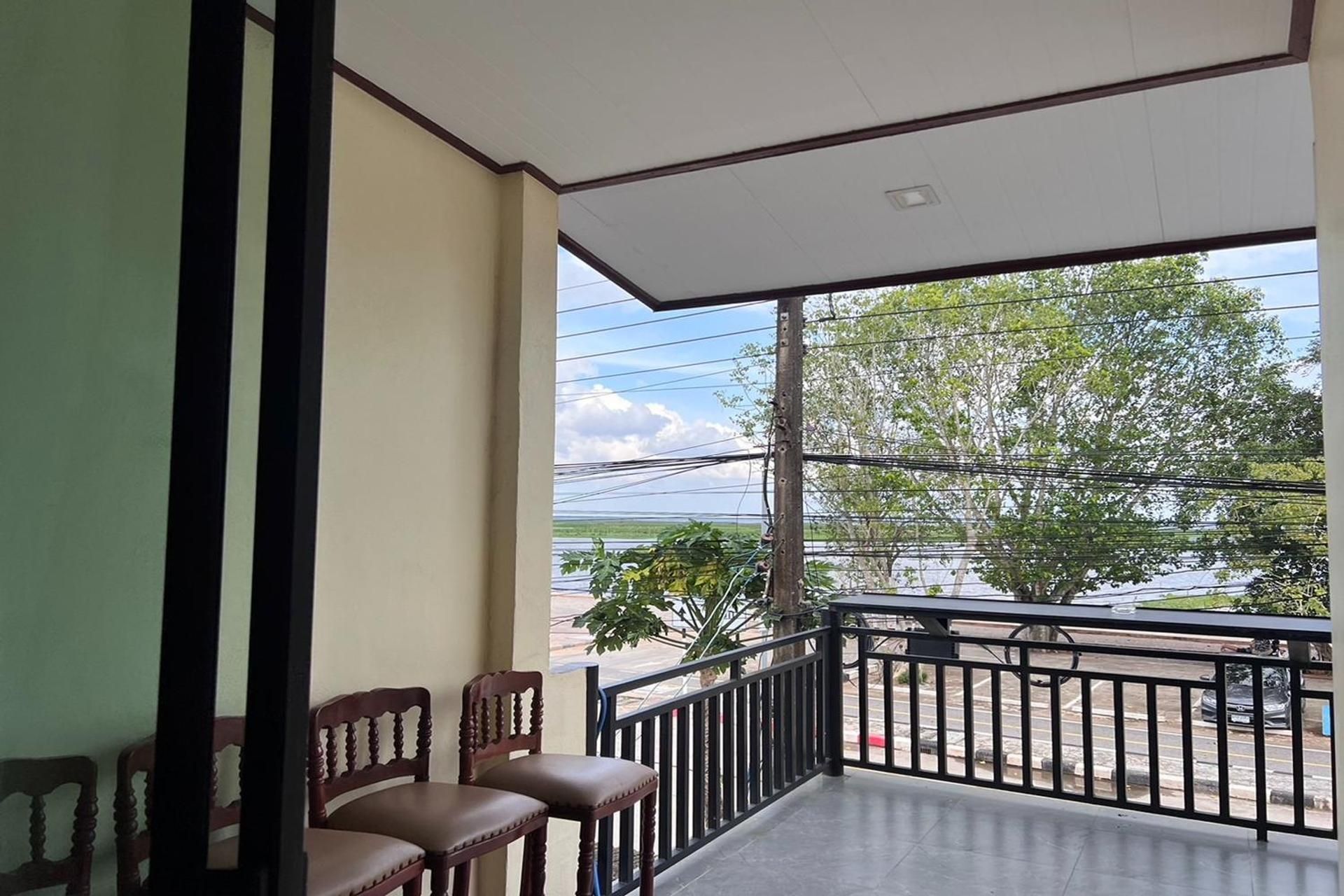 Lan Bua Resort Superior Room 2