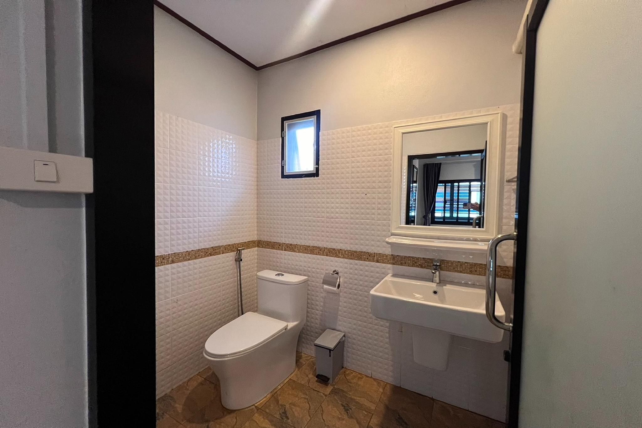 Lan Bua Resort Standard Room 3