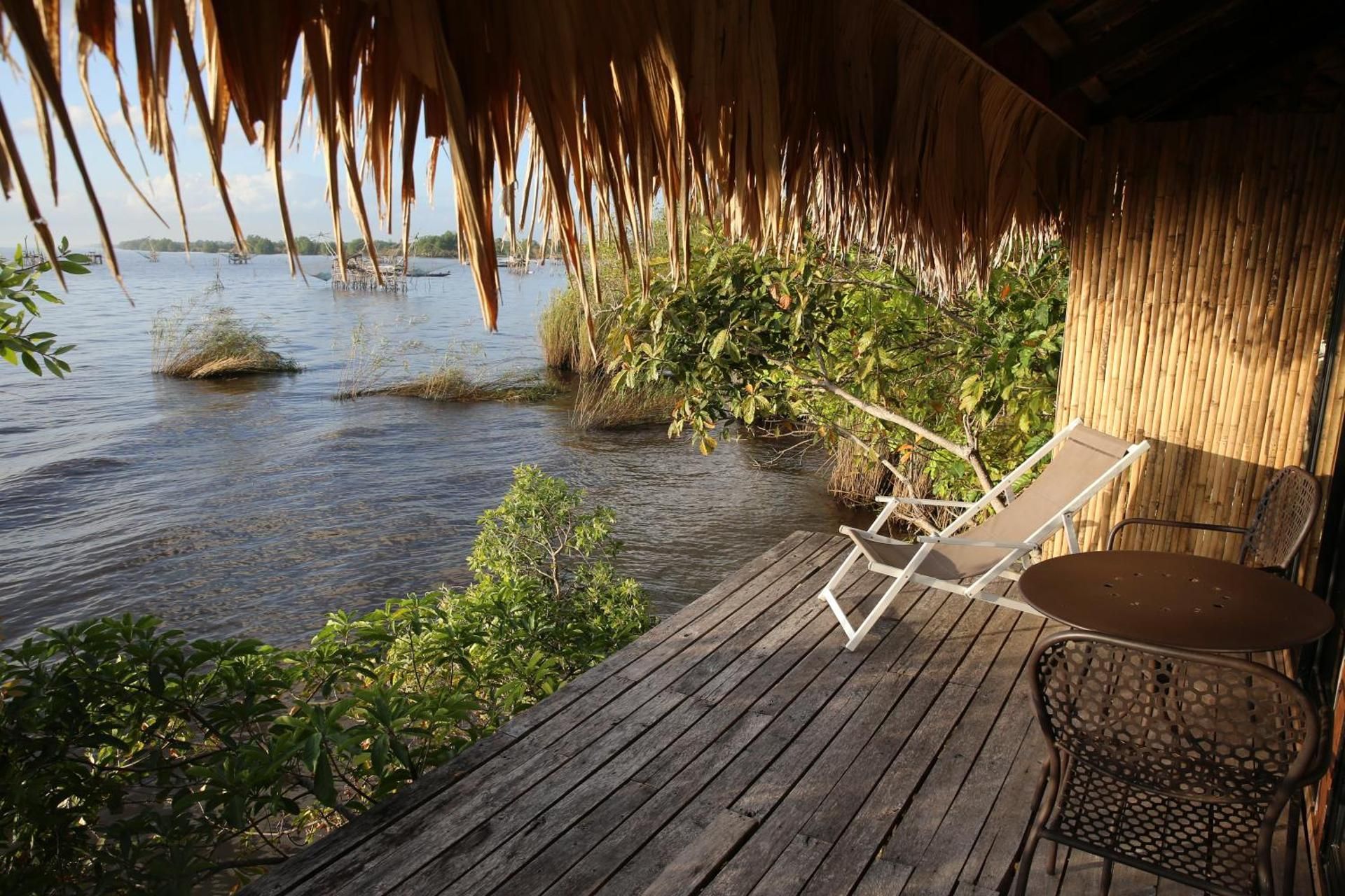 wetlandcamp บ้านชายเล