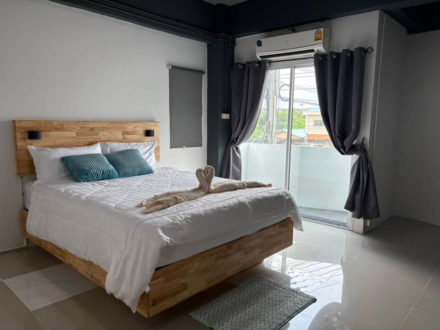 Studio Apartment with Queen Bed