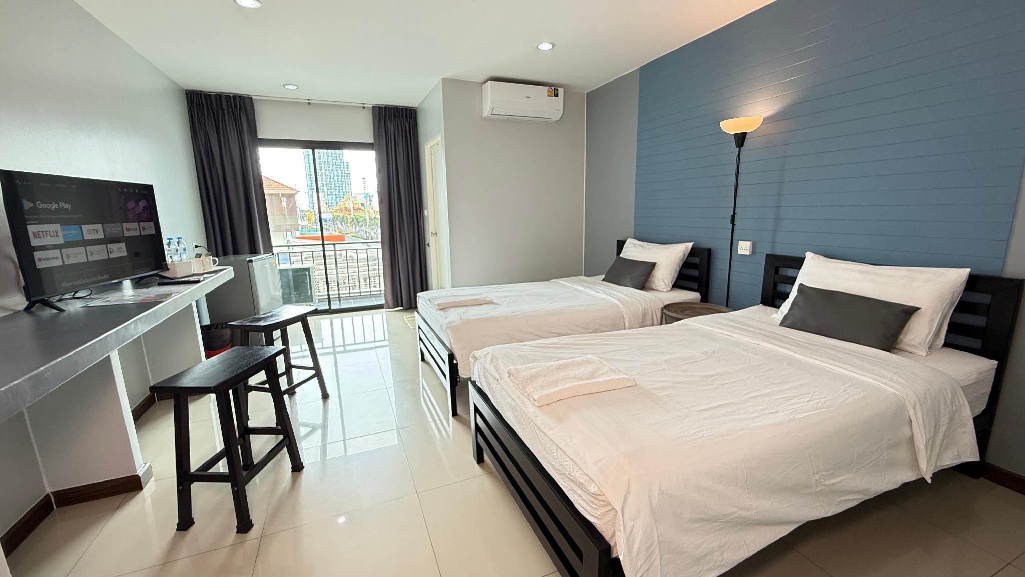 Twin Bed Room