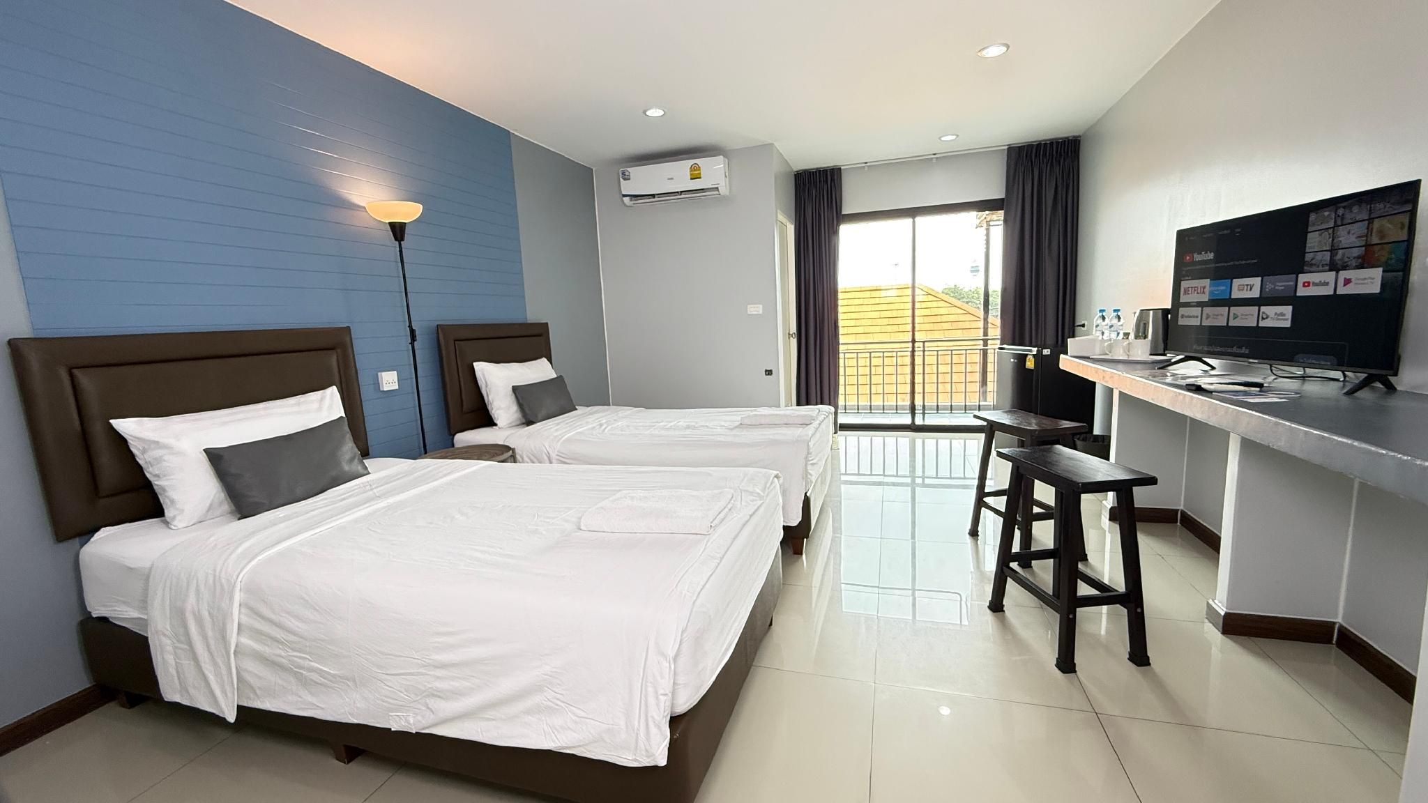 Twin Bed Room