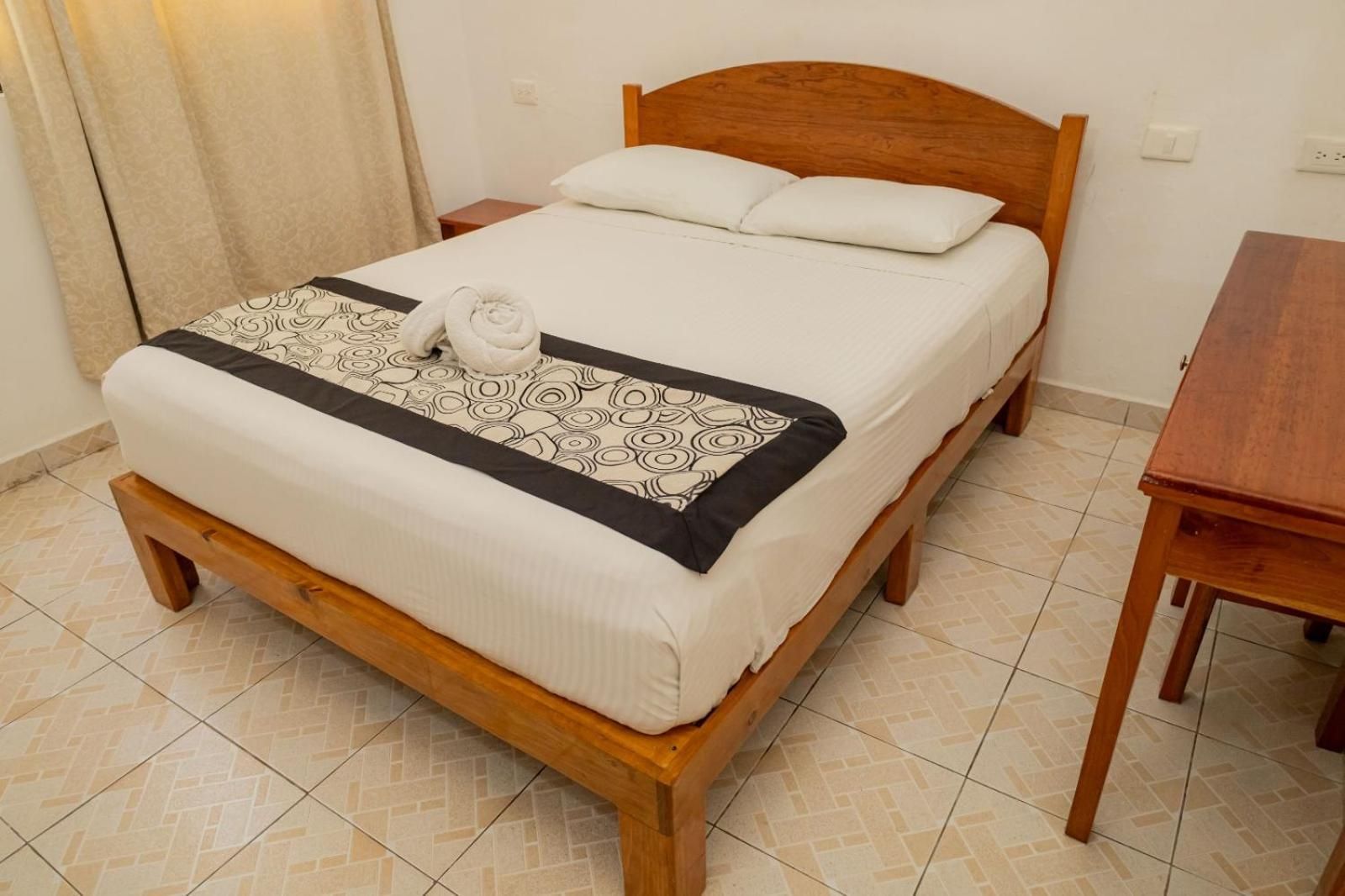 Hotel Las Palmas en Laurel Double Room 3