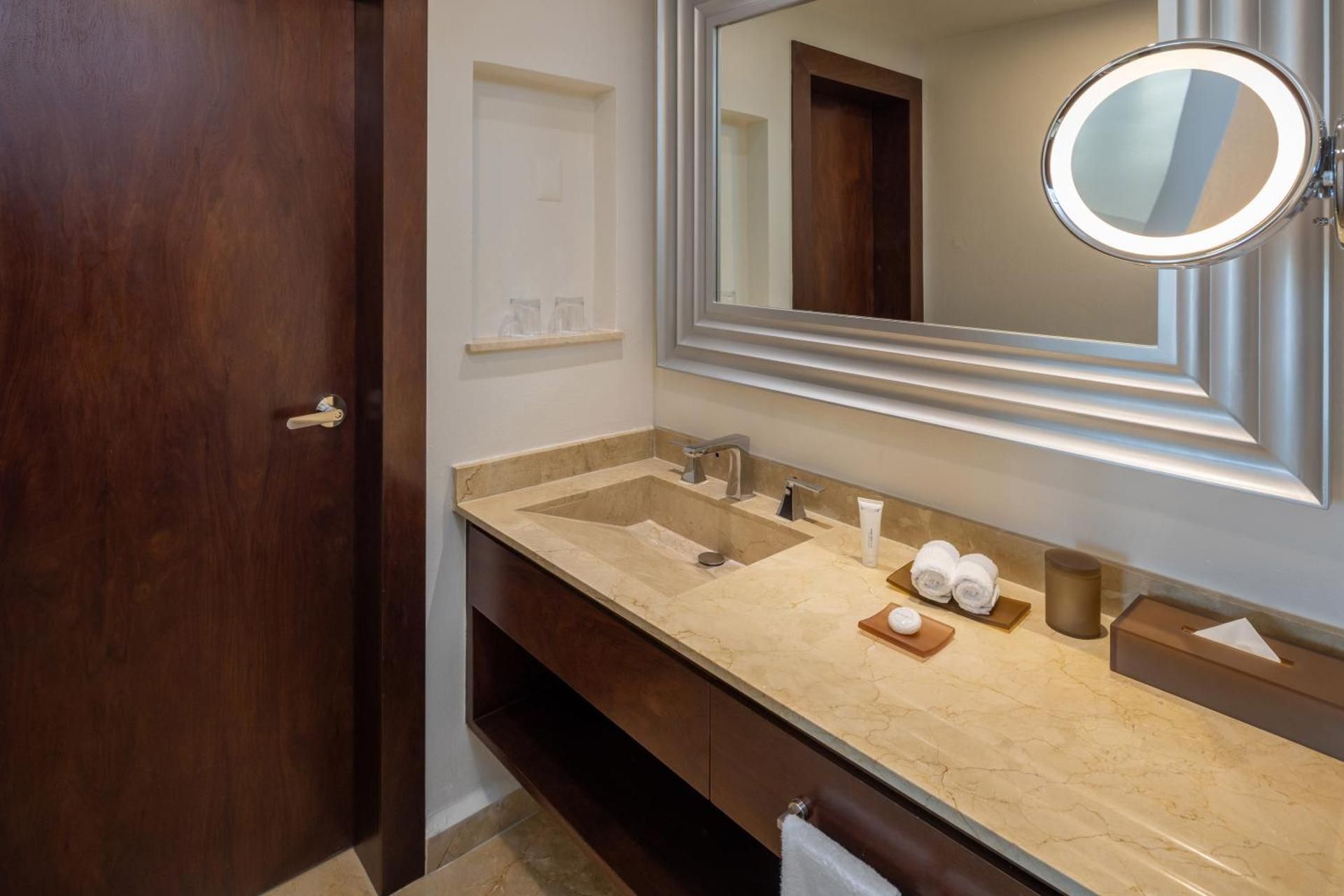 Superior Honeymoon Suite Ocean Front - King Size Bed