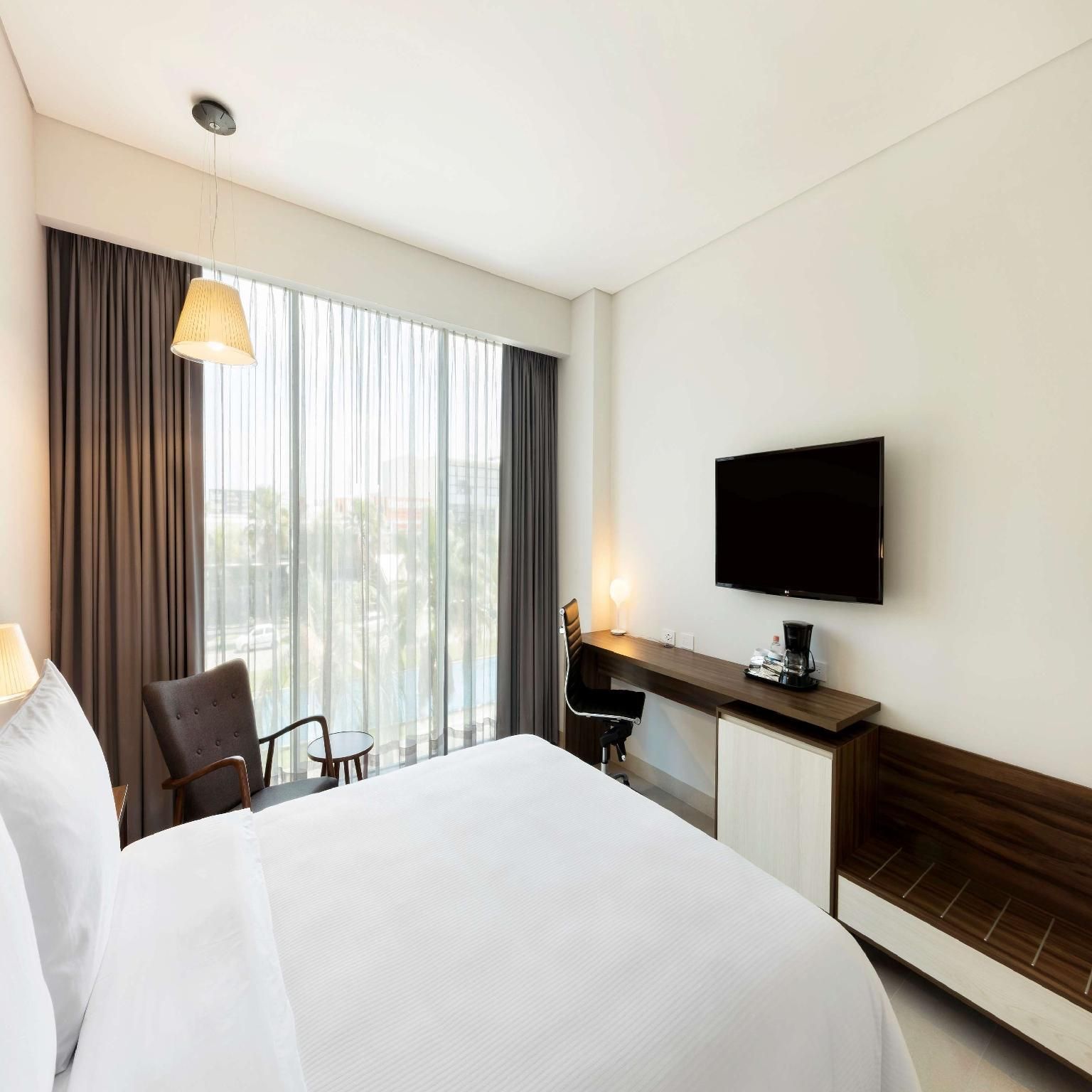 Queen Room W/ Mini Fridge Non Smoking