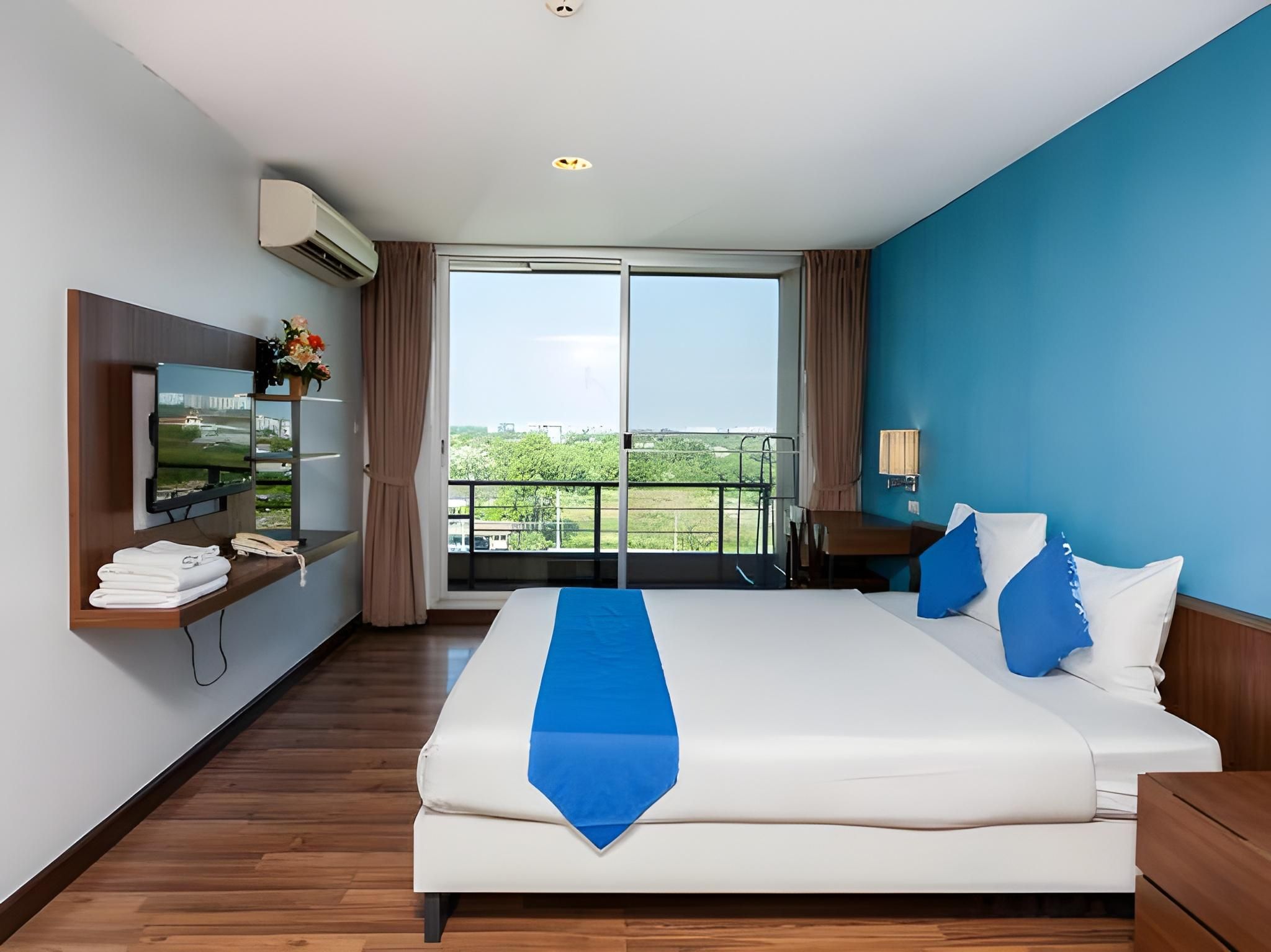 Deluxe Double or Twin Room