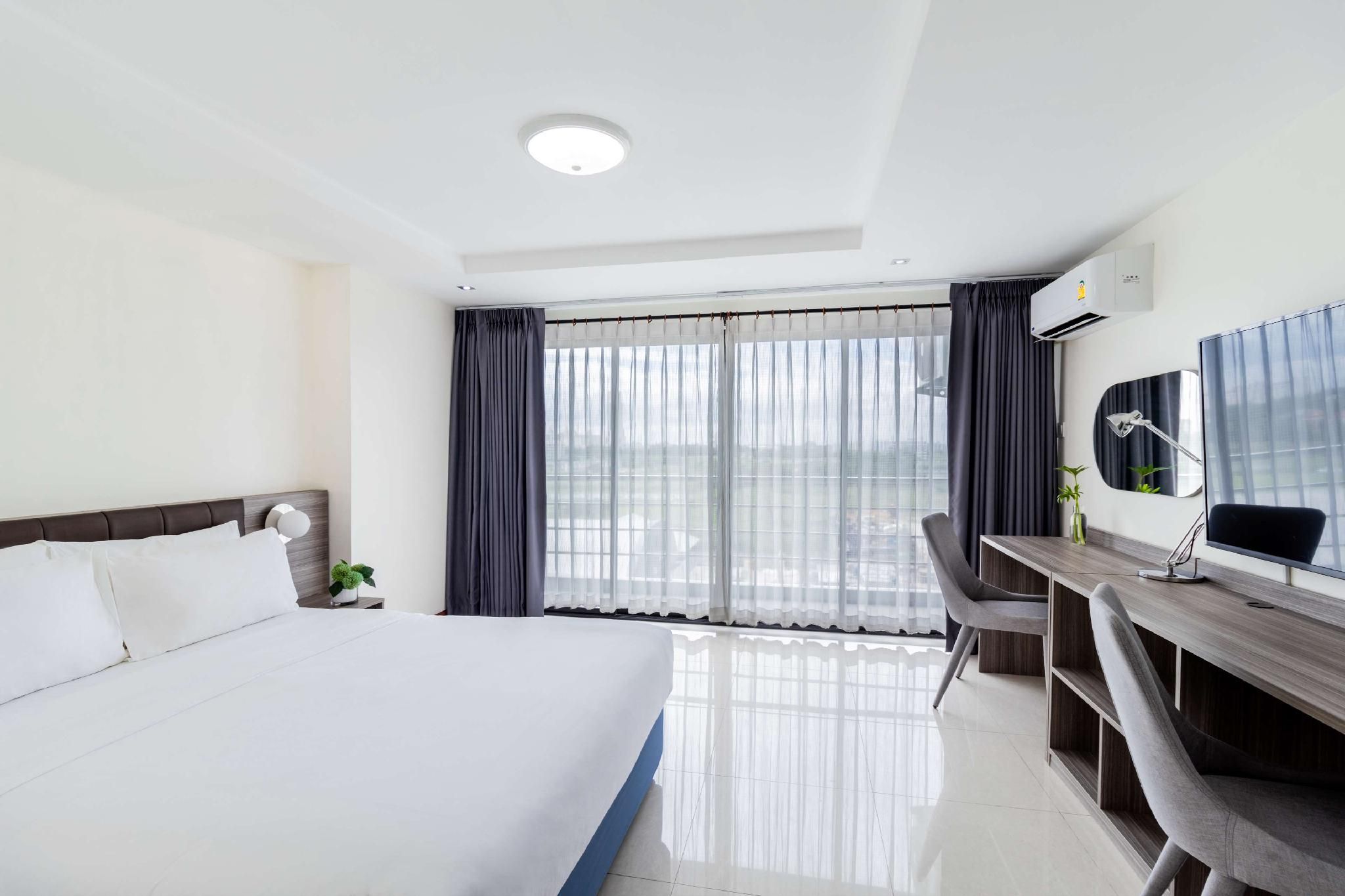 1 Double Bed, Nonsmoking, Deluxe Room, Shower