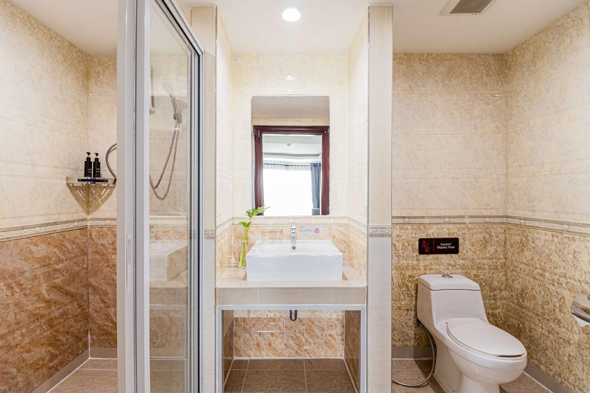 1 Double Bed, Nonsmoking, Junior Suite, Larger Room, Living Area