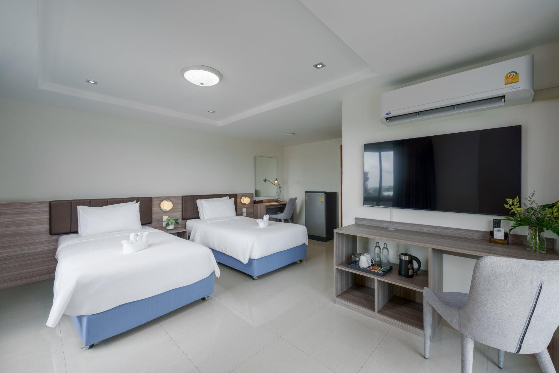 2 Single Beds, Nonsmoking, Deluxe Room, Shower