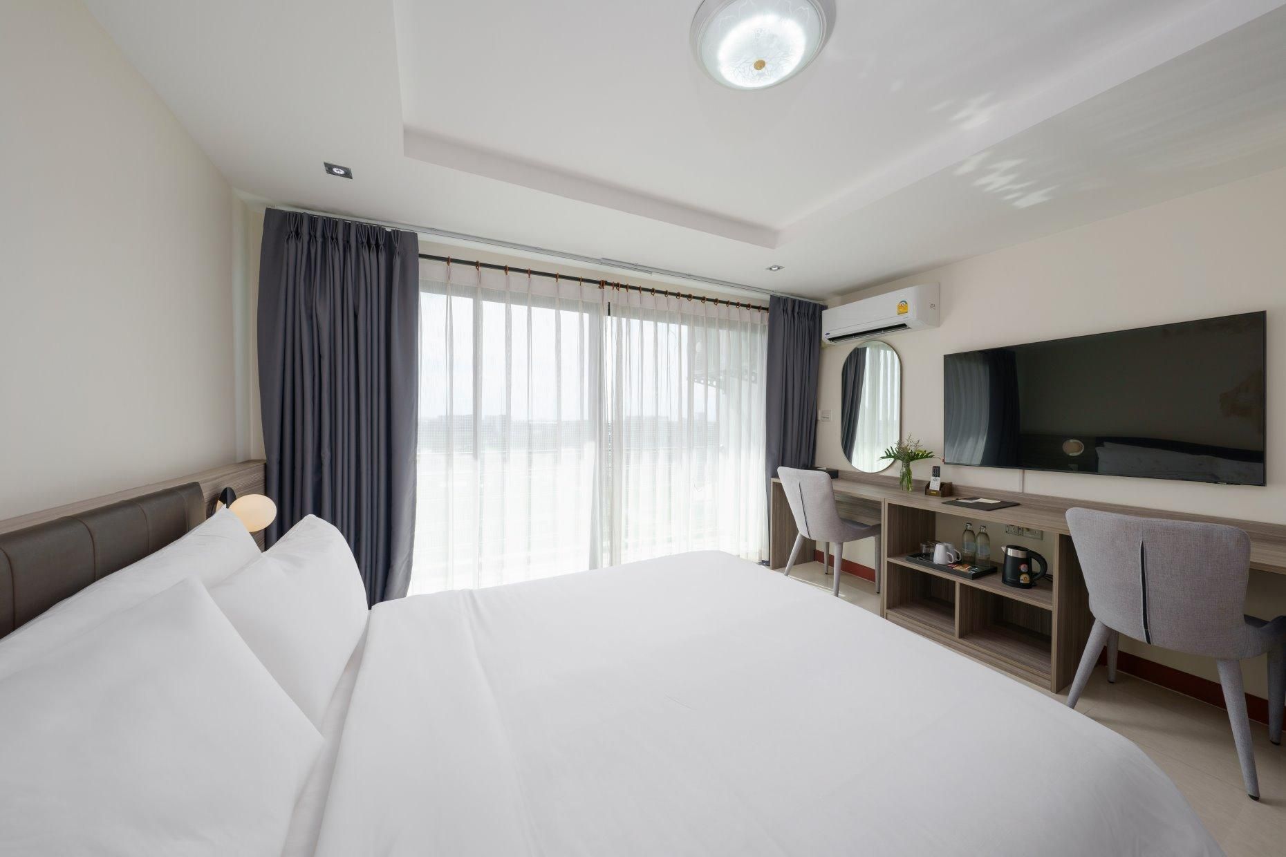 1 Double Bed, Nonsmoking, Deluxe Room, Shower