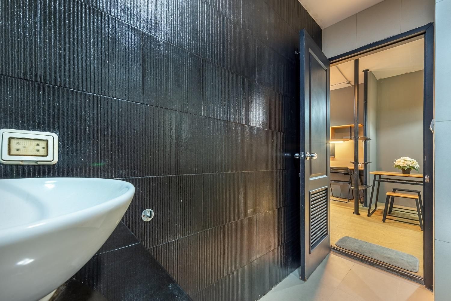 SHIN Muffin ABAC Bangna Superior Double Room 2