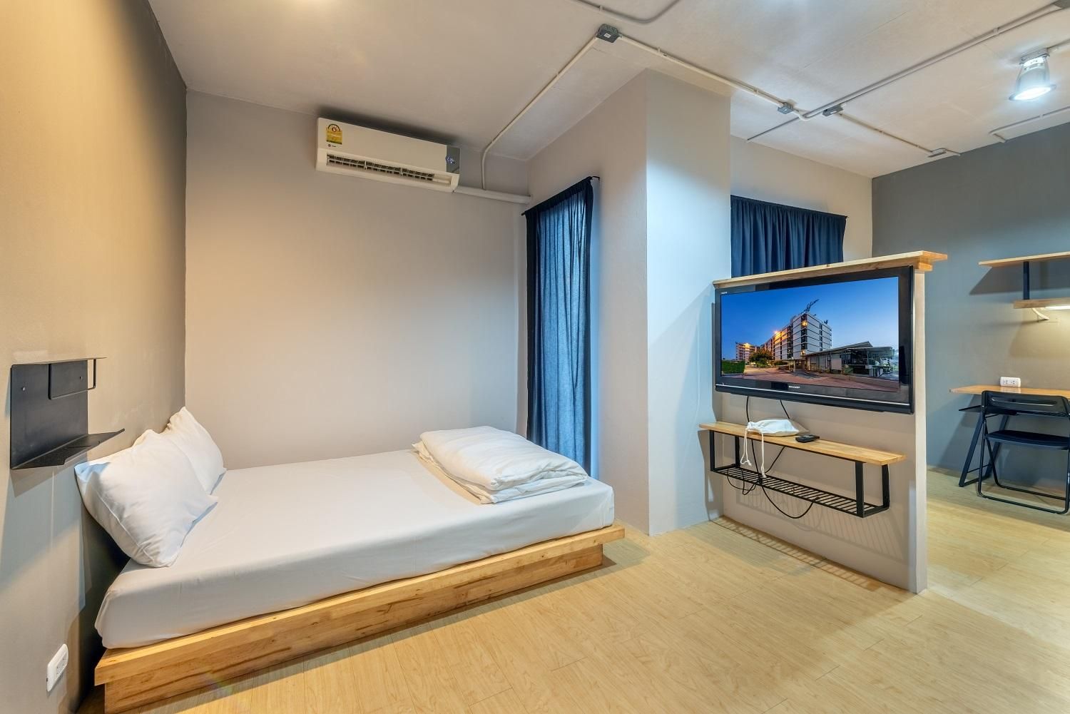 SHIN Muffin ABAC Bangna Superior Double Room