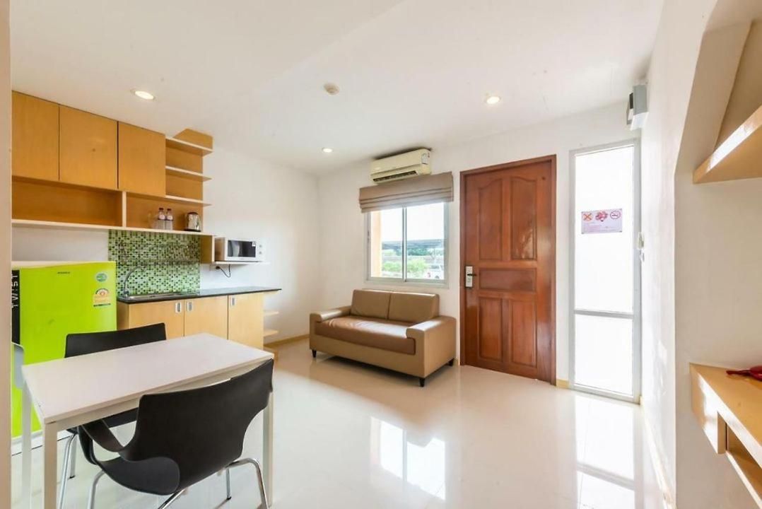 King Suite with Pool View