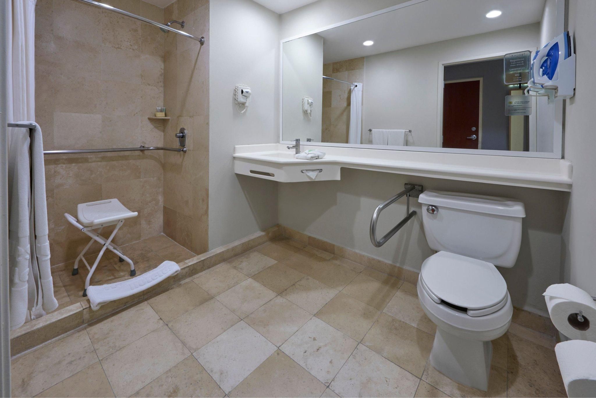 City Express by Marriott Cancun Guest room, 1 Queen 3