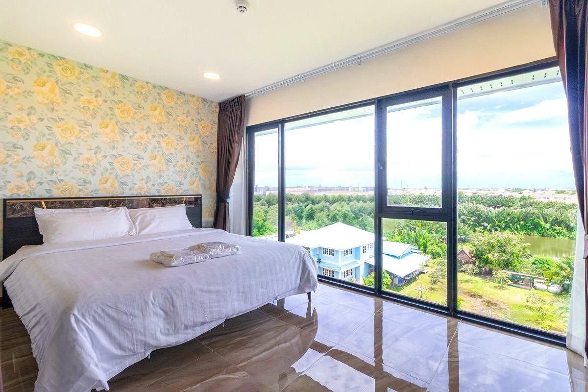 Arunsakhon luxury condo Junior Suite