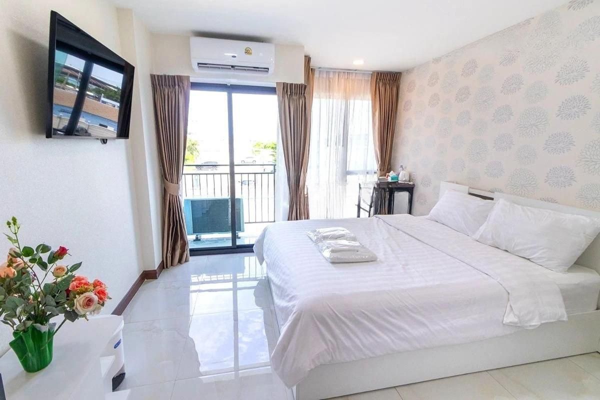 Arunsakhon luxury condo Superior Room 2