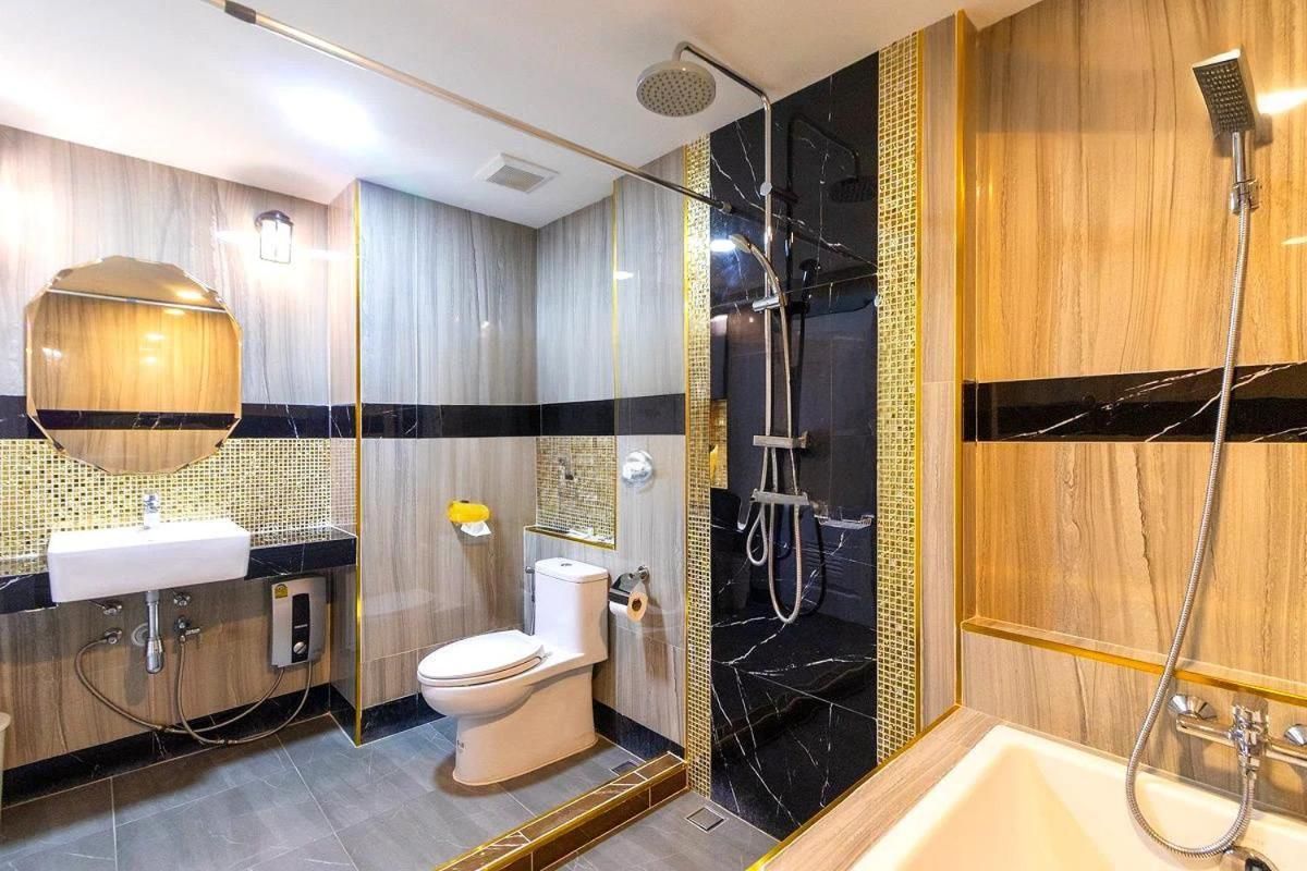 Arunsakhon luxury condo Junior Suite 2