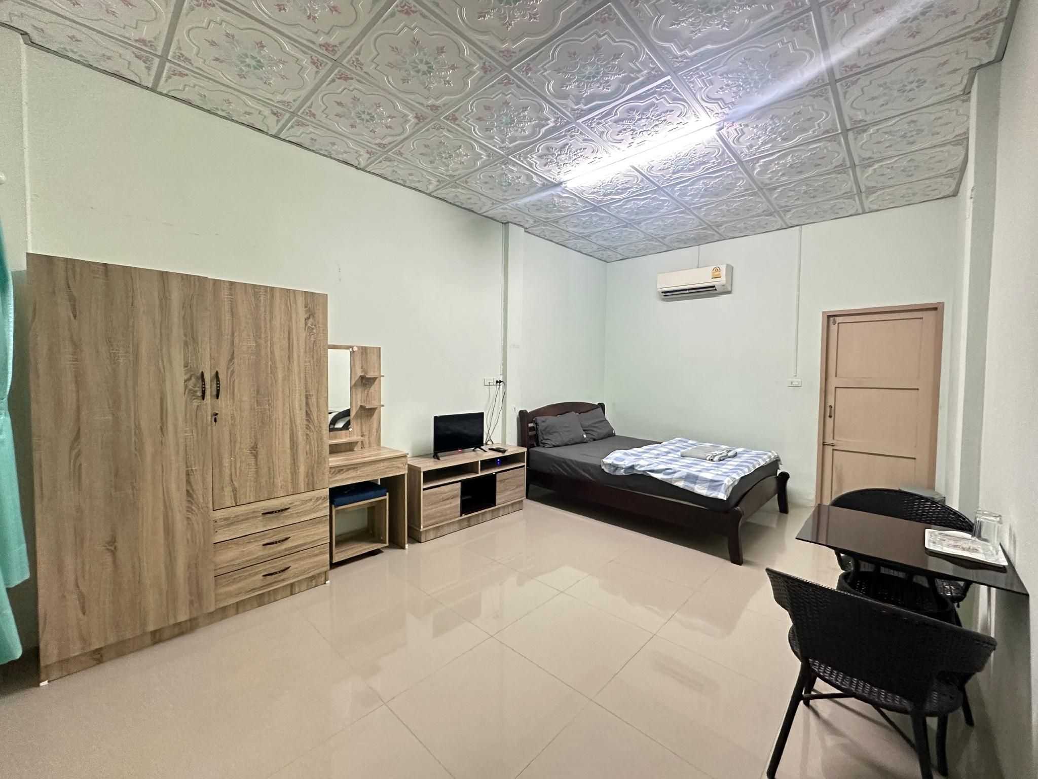 Daily Room LikeHome 400 Baht/Night Room