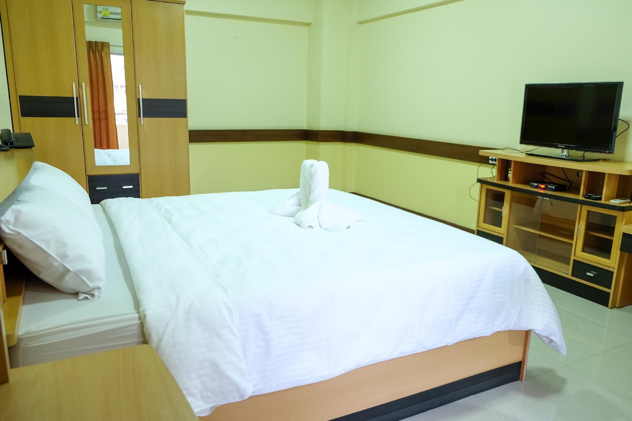 TS Home Building Apartment 1 King Bed - Non-Smoking 2