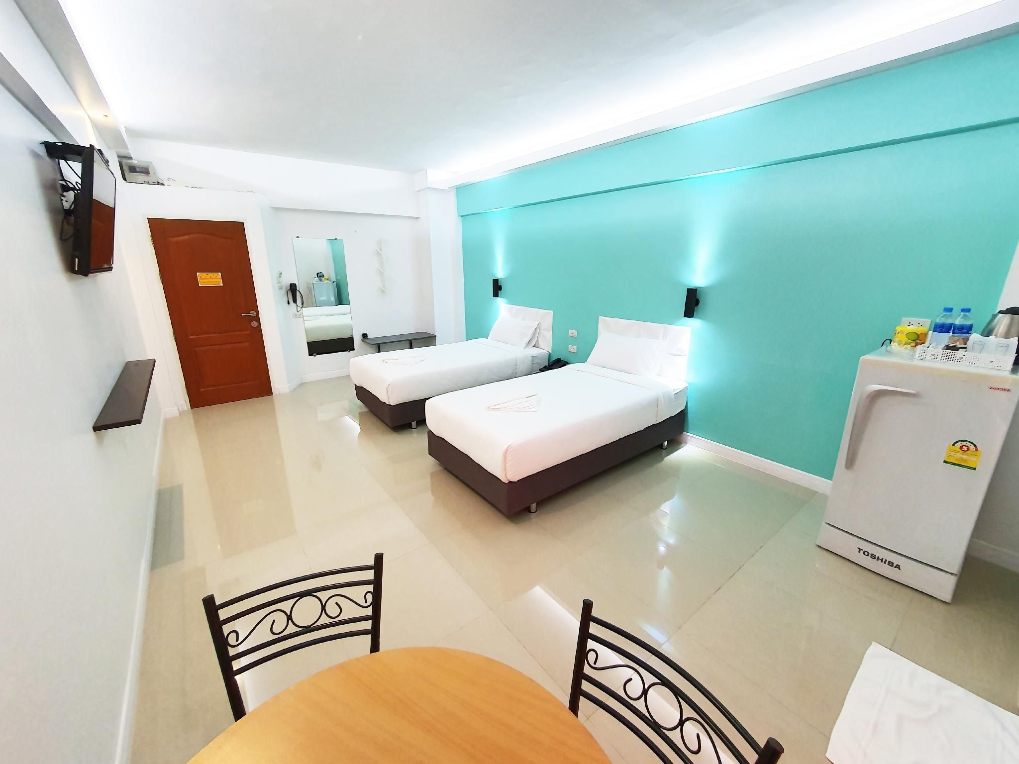 TS Home Building Apartment Deluxe Twin - Non-Smoking 2