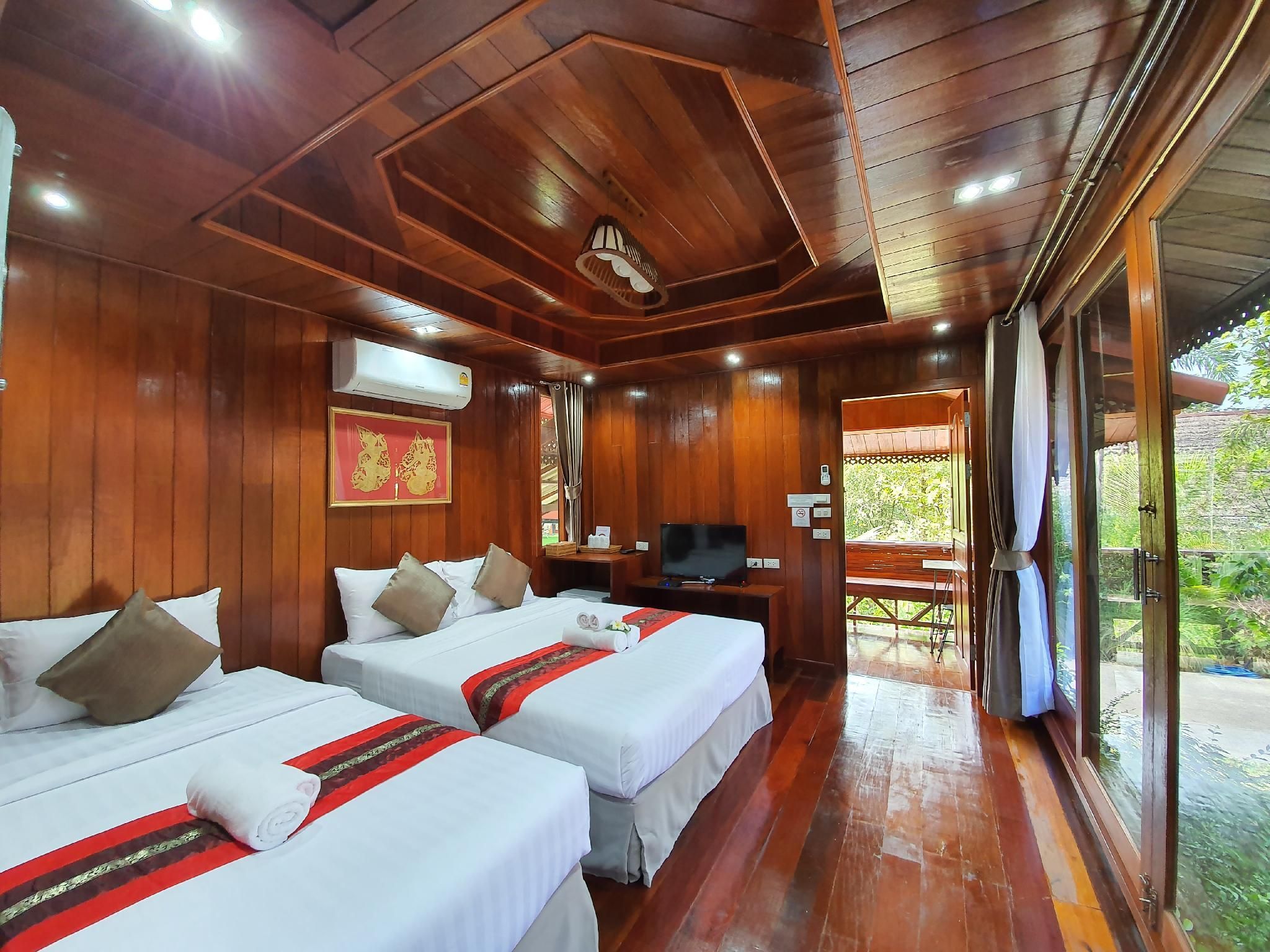 Bansuannaifun Talad Nam Ampawa Deluxe Triple