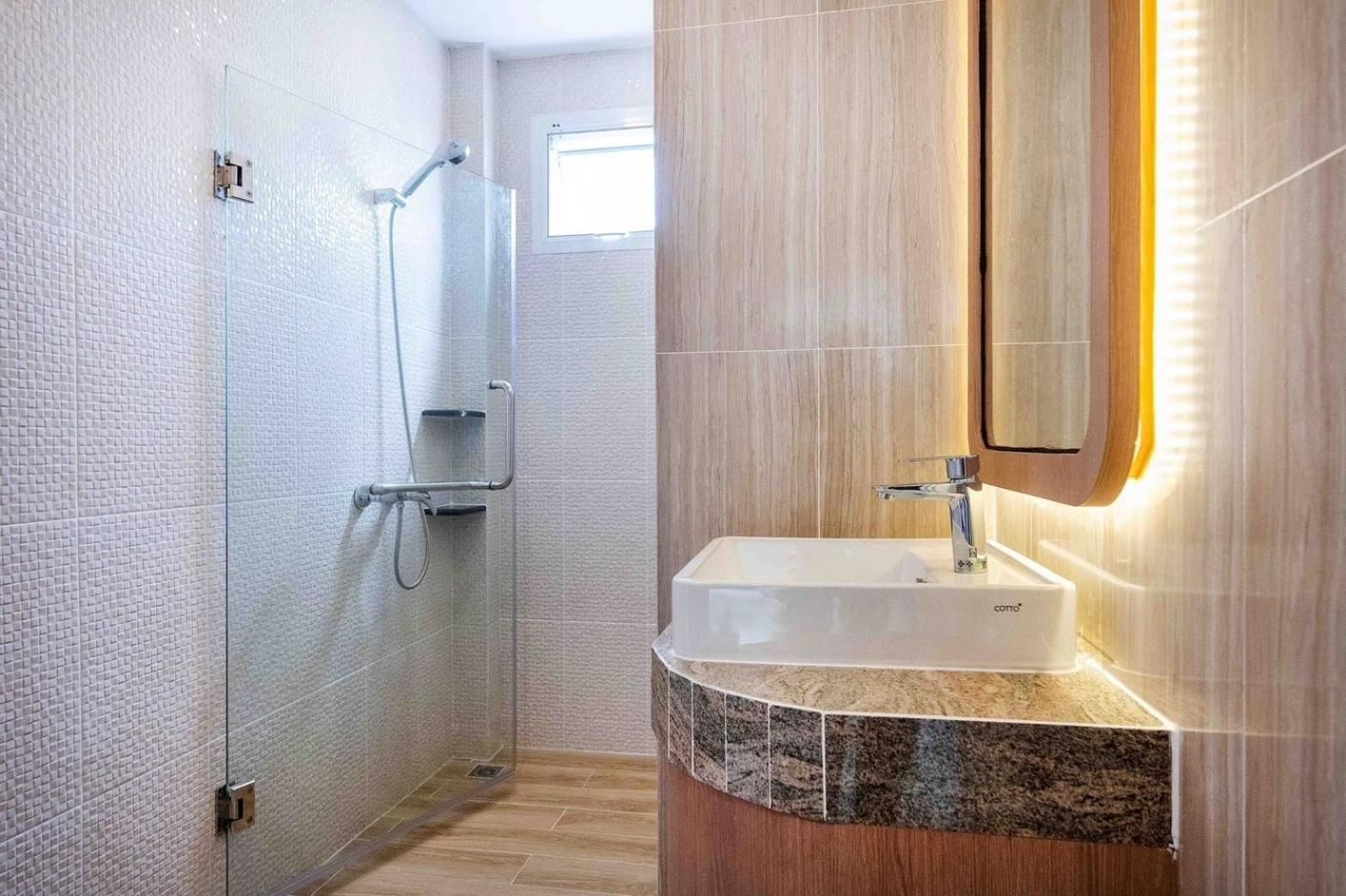 Deluxe Double Room with Bathtub