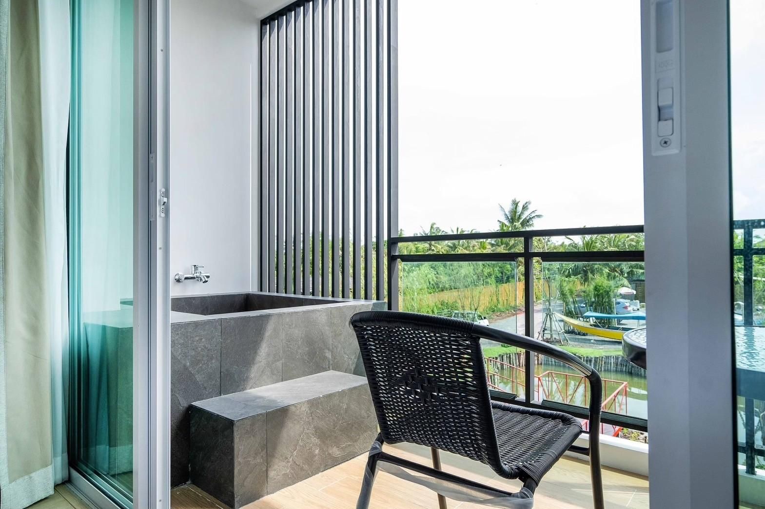 Deluxe Double Room with Bathtub