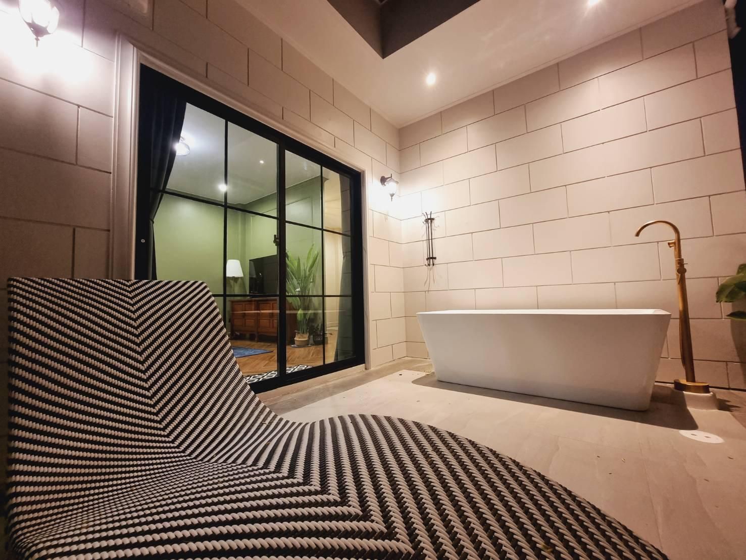 Plubpla samut : White Villas Flora Room 3