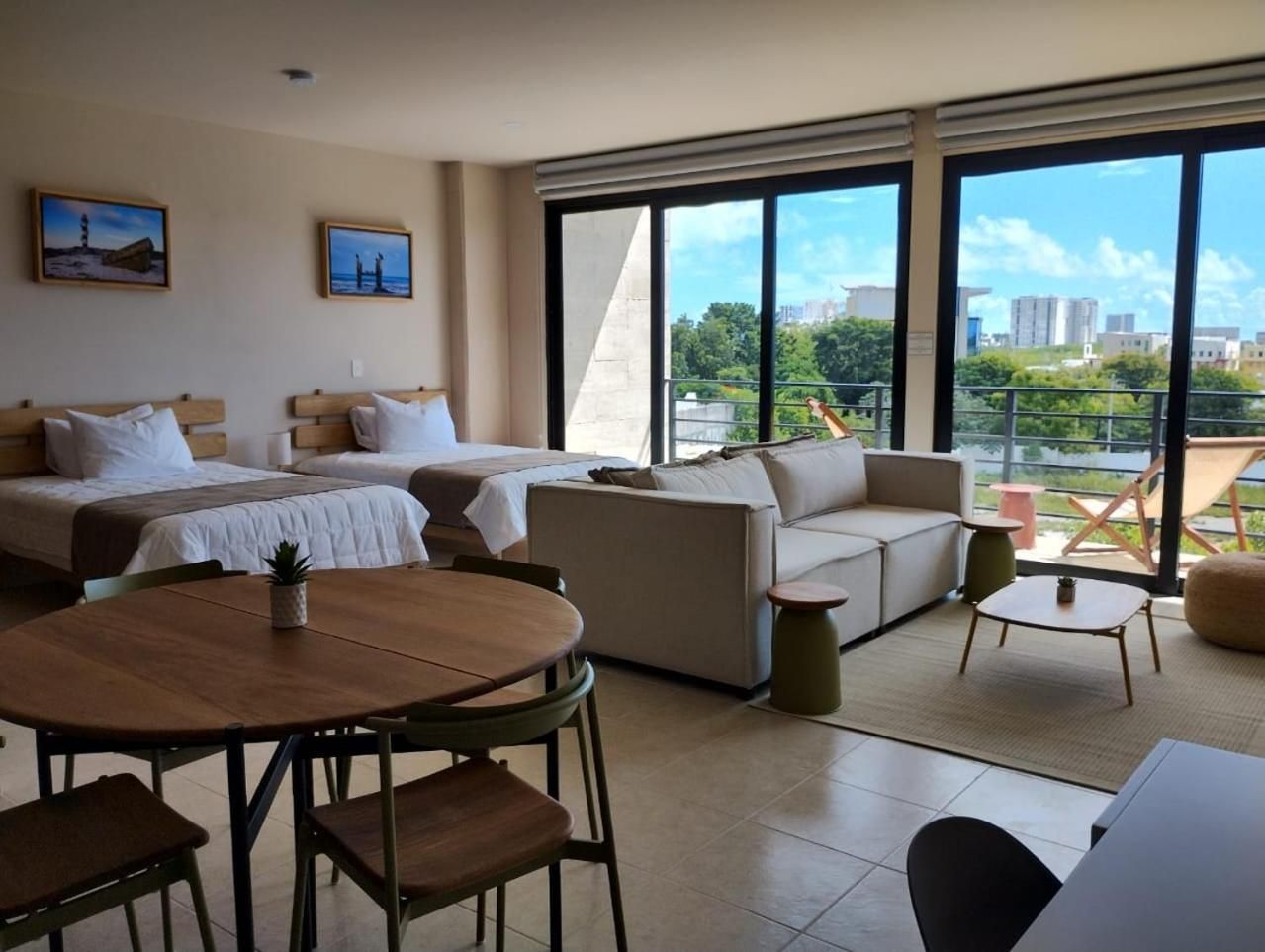 Everglades Suites Suite with City View 2