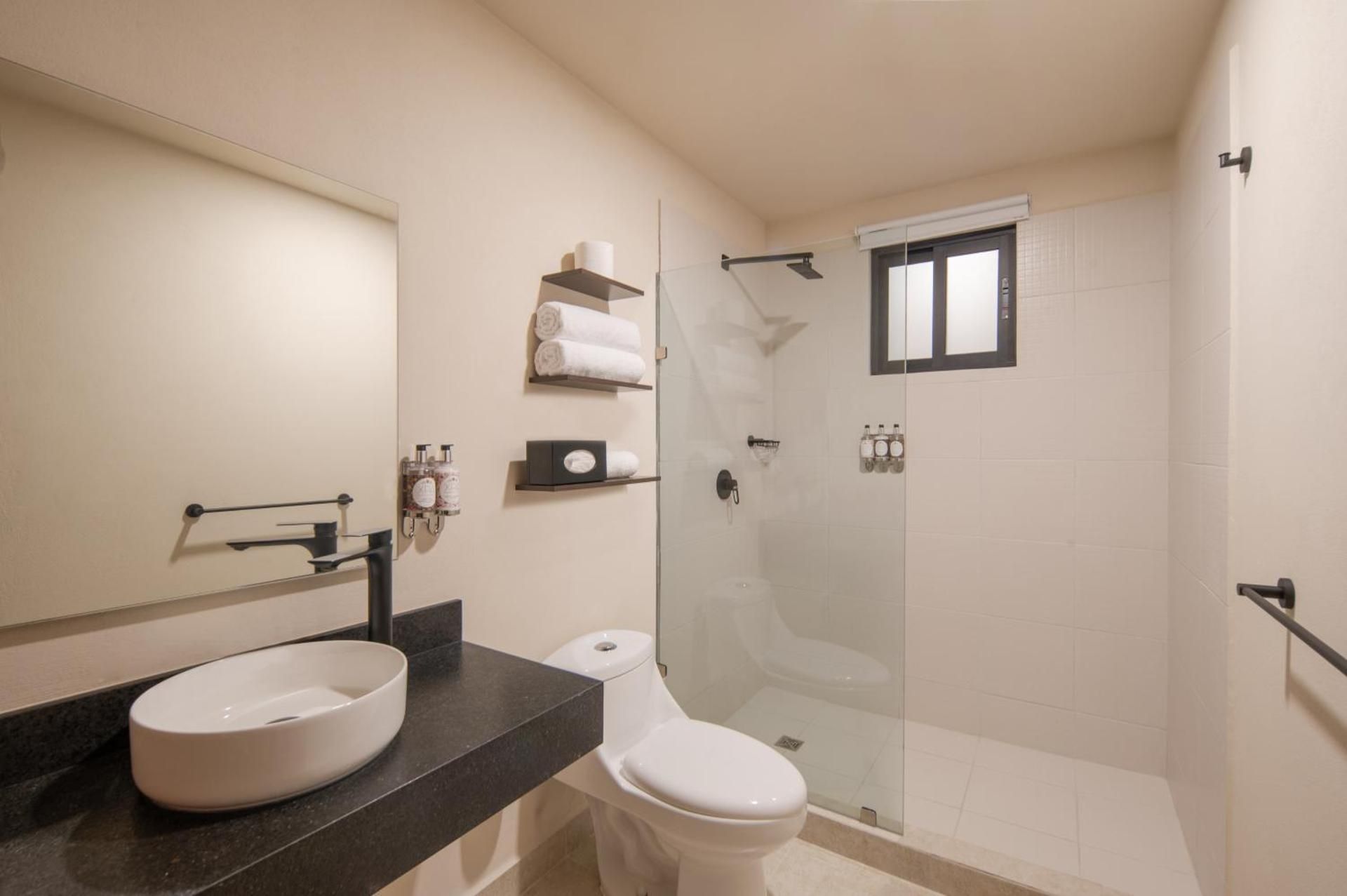 Everglades Suites Deluxe Studio 3