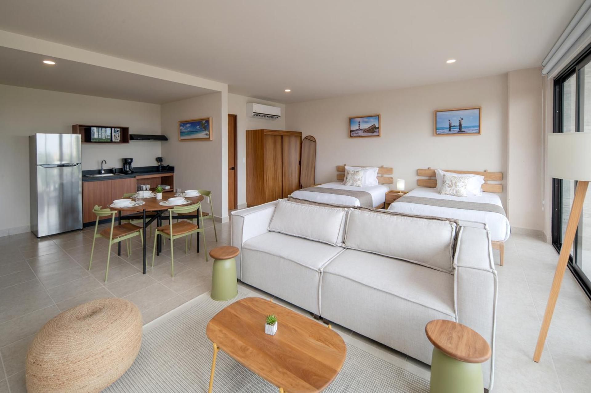 Everglades Suites Suite with City View 3