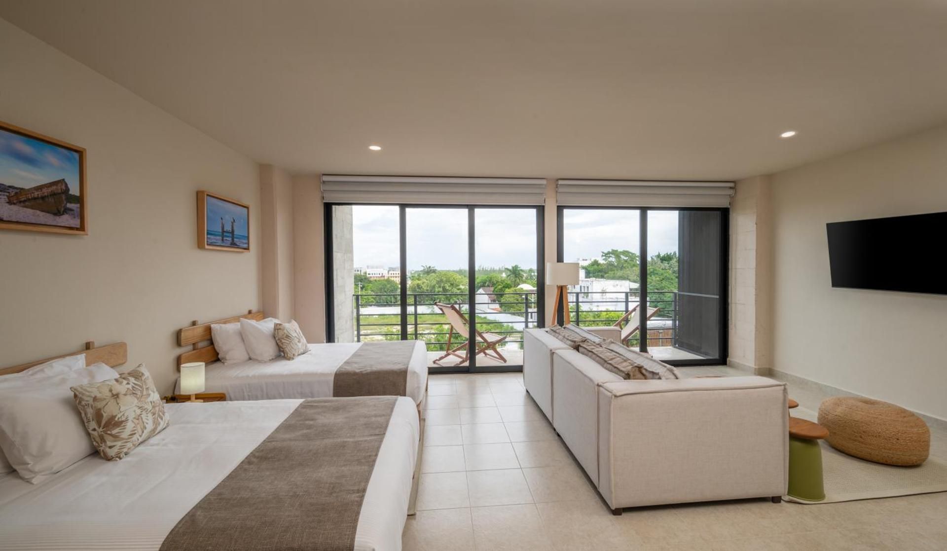 Everglades Suites Suite with City View