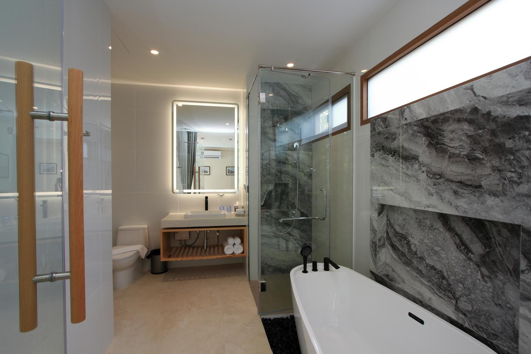 Double Six Deluxe Poolside View King 3