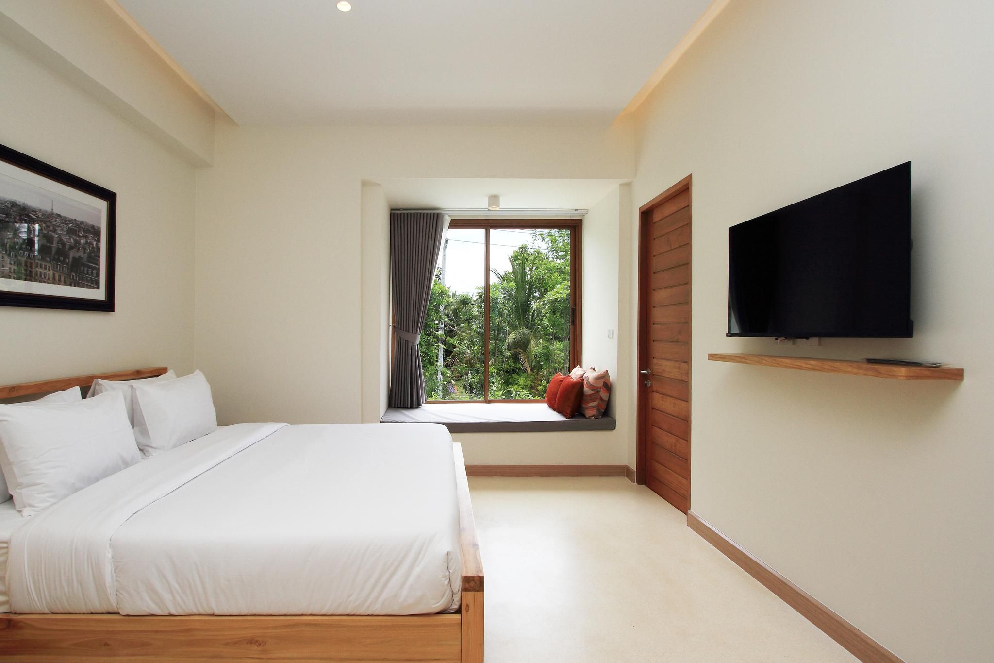 Superior Balcony 1 King