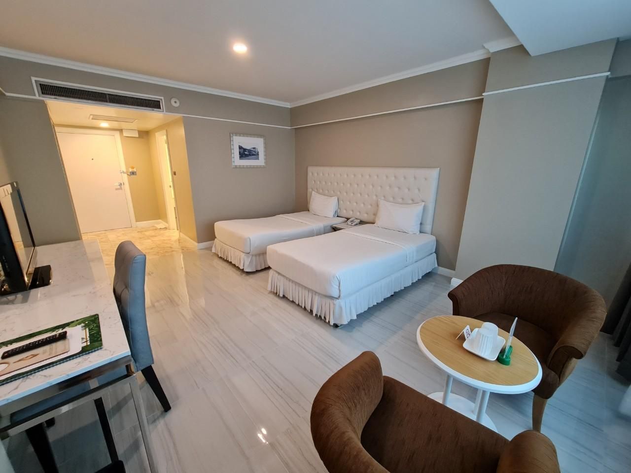 Chaisaeng Palace Hotel Deluxe Twin Room 2