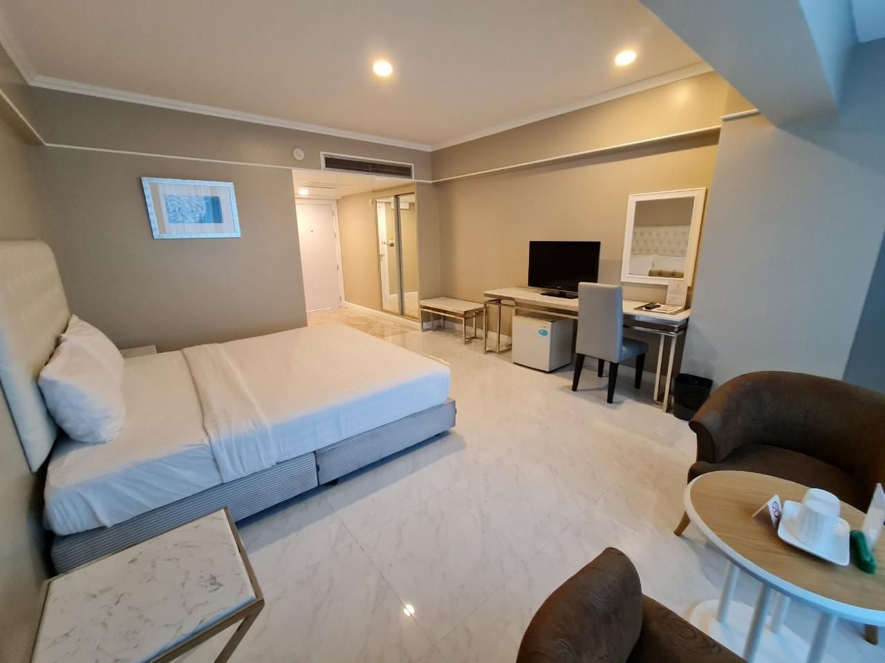 Chaisaeng Palace Hotel Deluxe Double Room 2