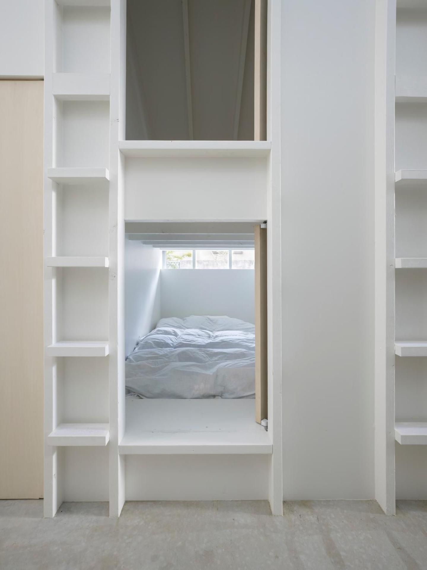 Capsule Room 