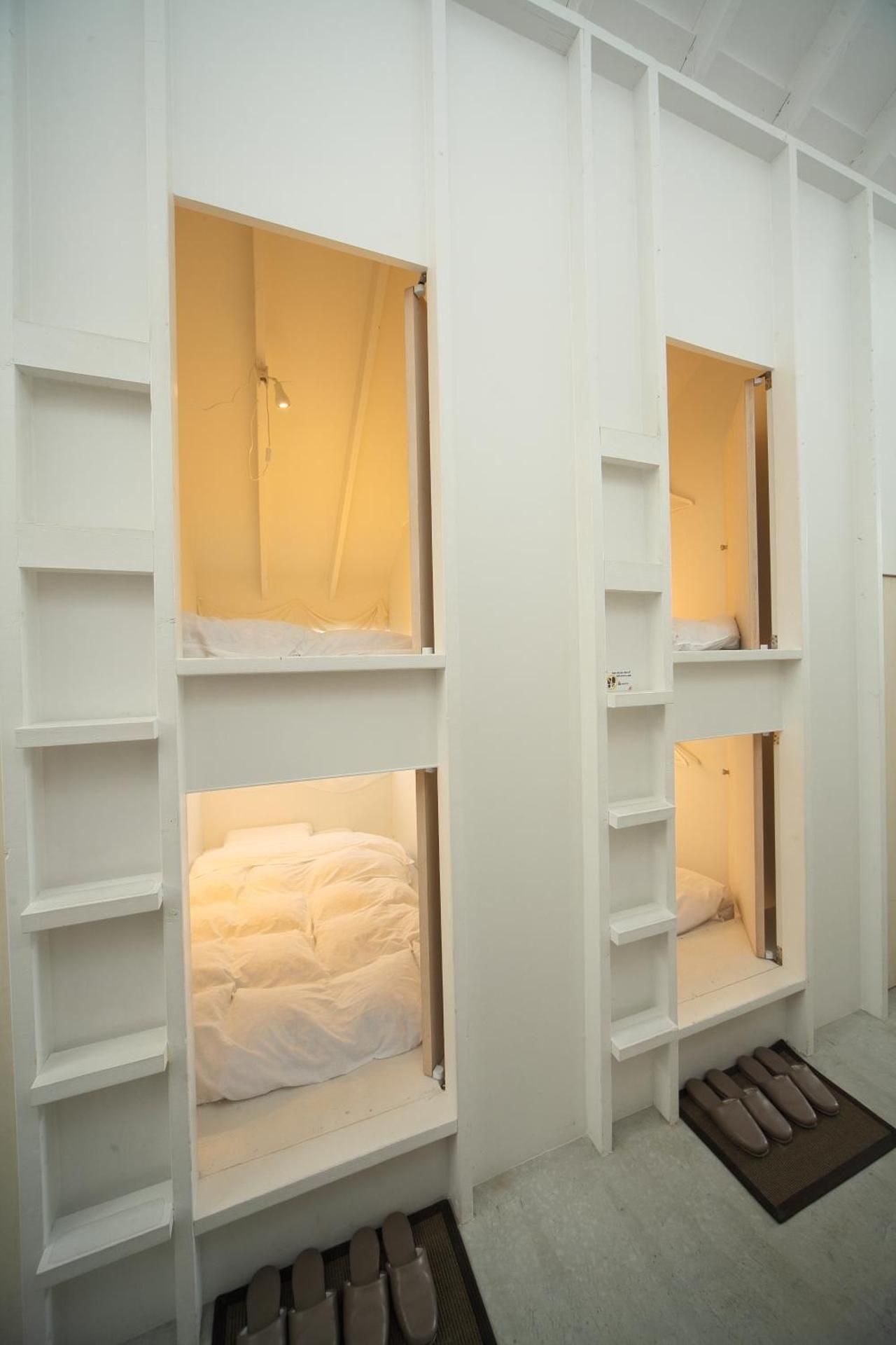 Capsule Room 
