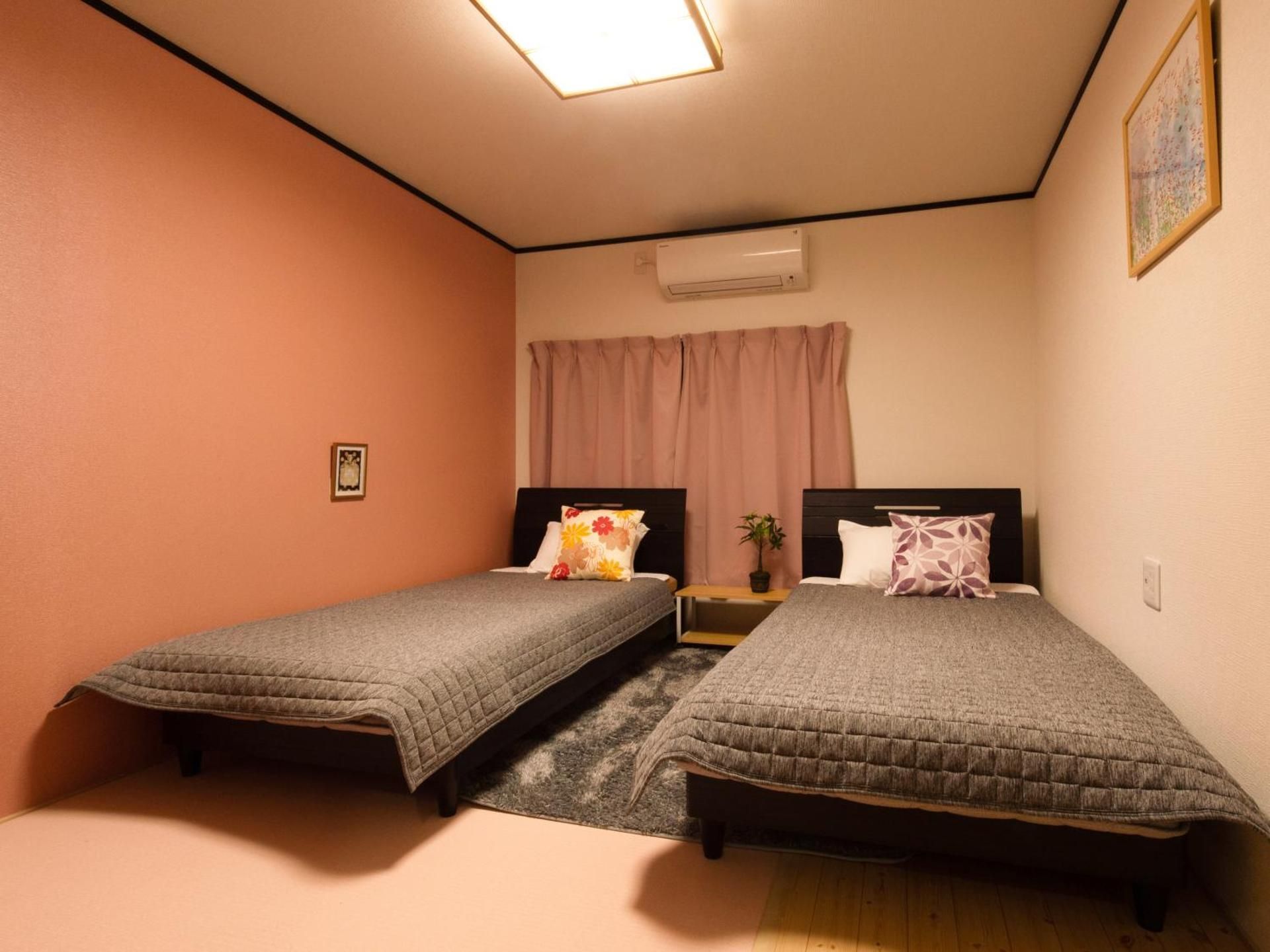Standard Twin Room with Shared Bathroom