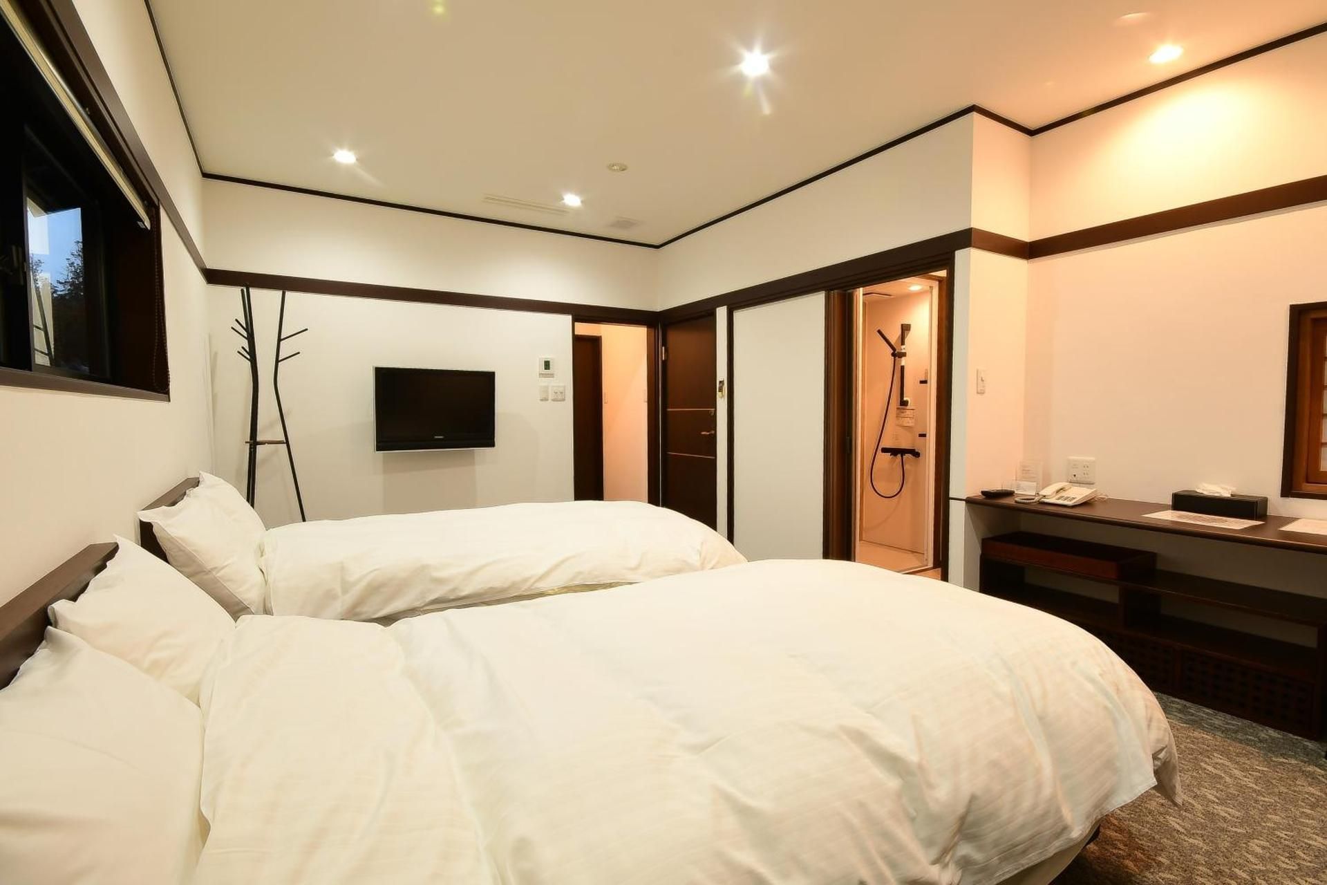 Twin Room with Shower