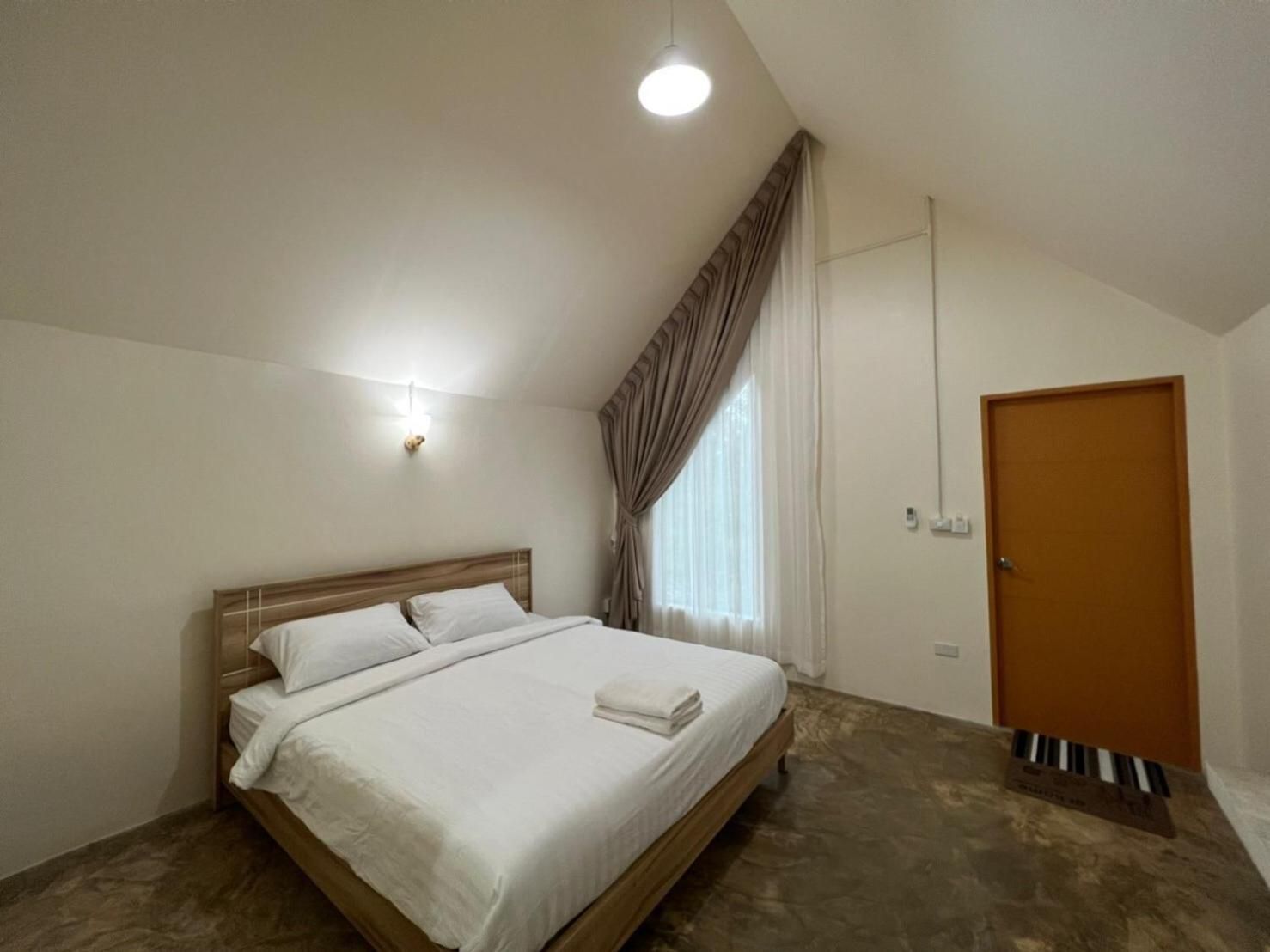 Queen Room with Garden View
