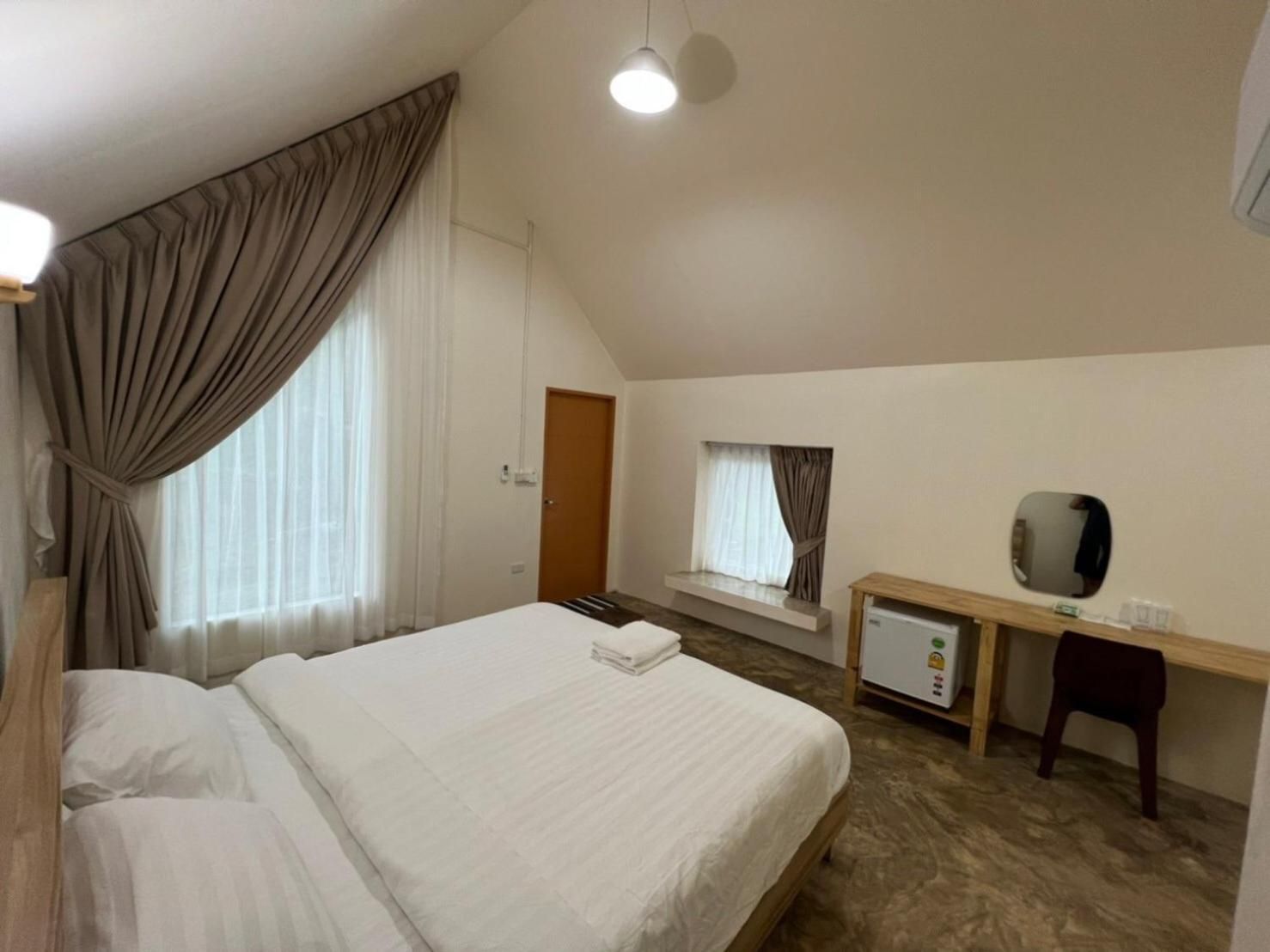 Queen Room with Garden View