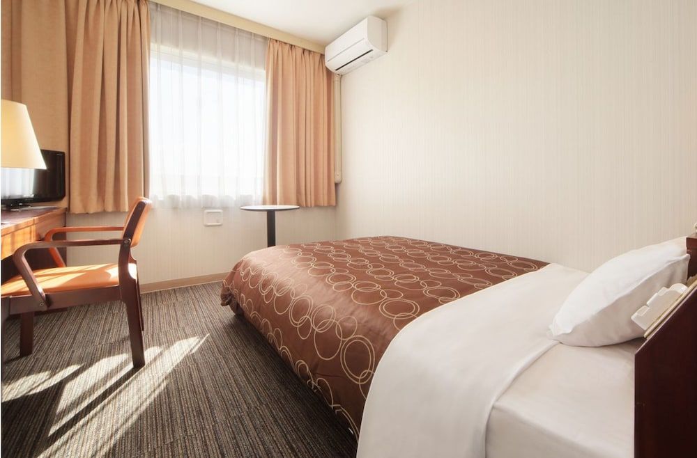 Semi Double Room, Smoking