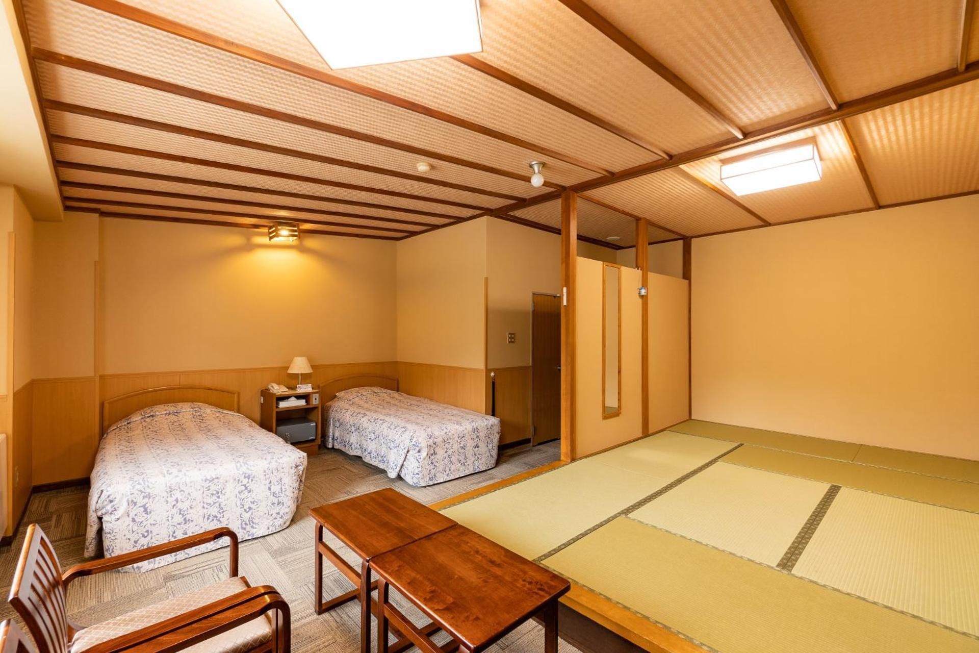 Standard Japanese-Western-Style Room with 7.5 Tatami Mats, Indoor Bath, Non-Smoking