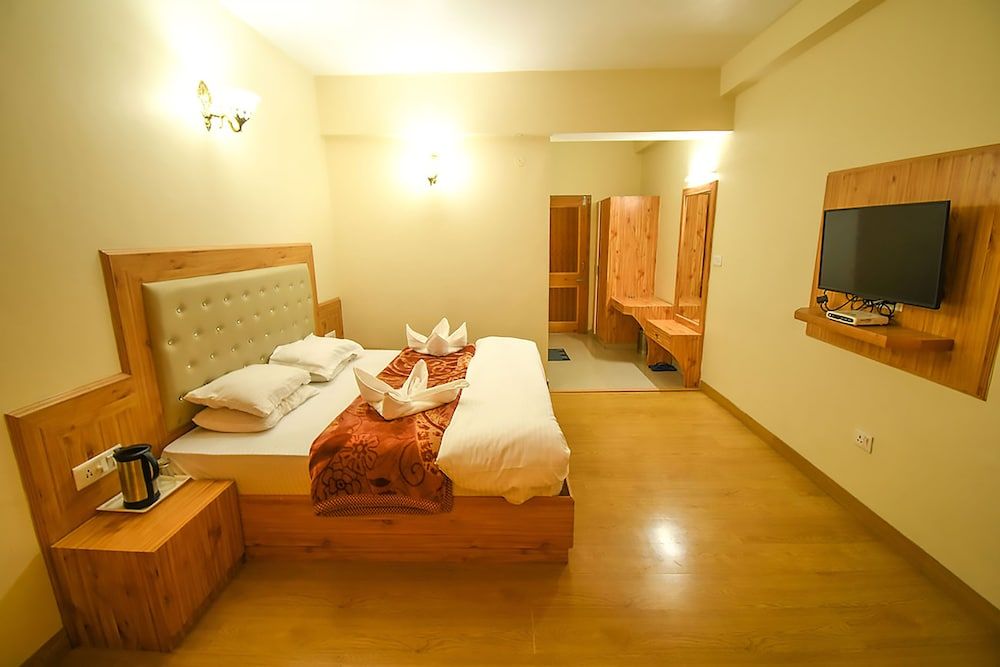 New Ambika International Deluxe Room 9