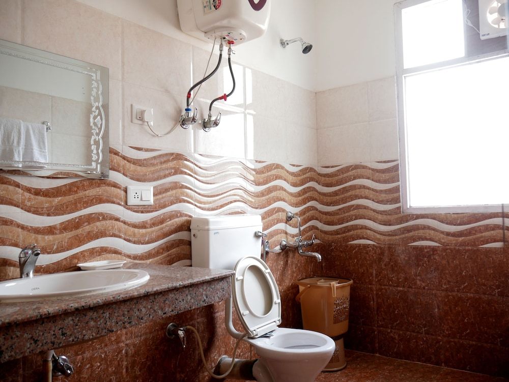 New Ambika International Deluxe Room 10